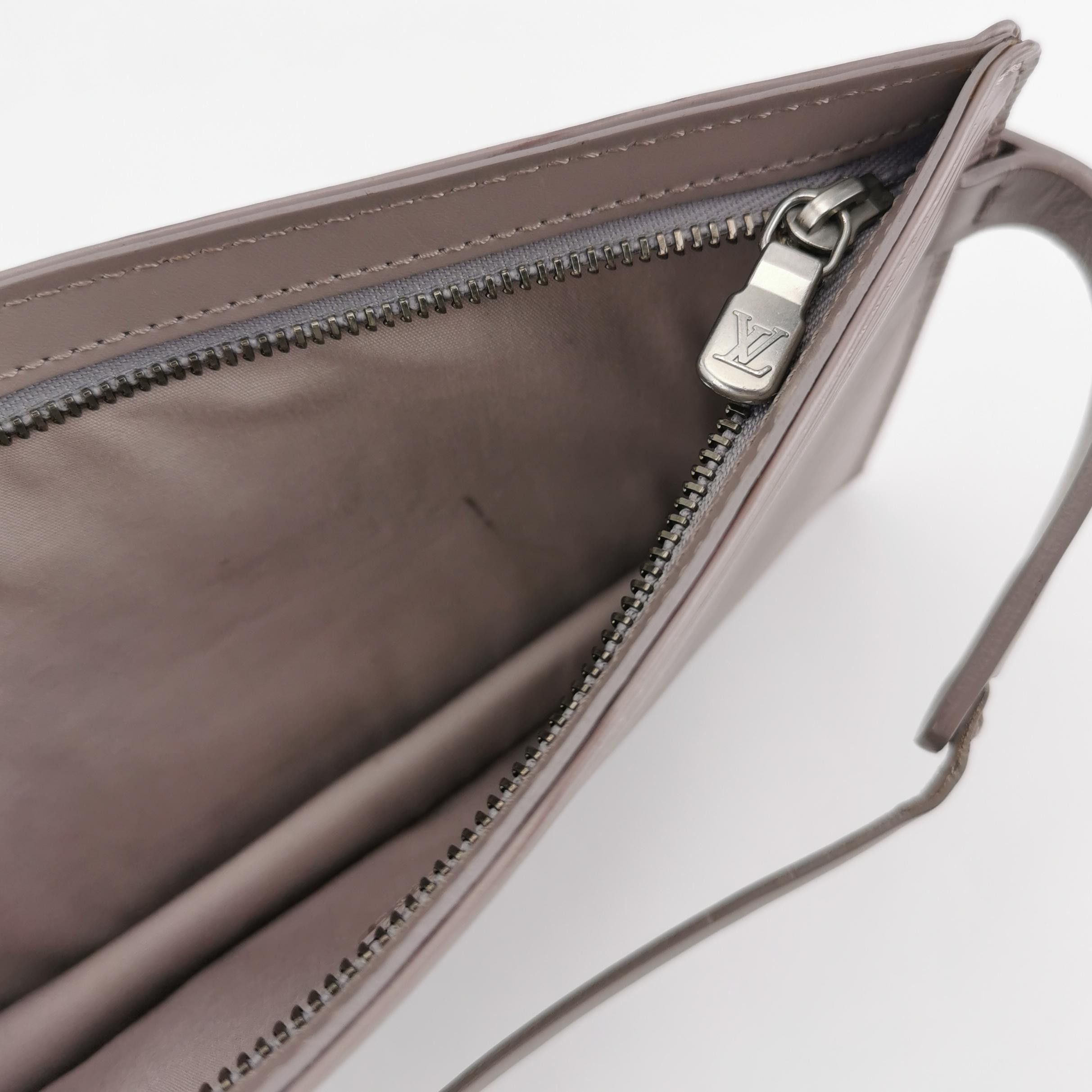 Louis Vuitton Louis Vuitton (LV) Rochelle leather solid color water rippl Size ONE SIZE - 4 Thumbnail