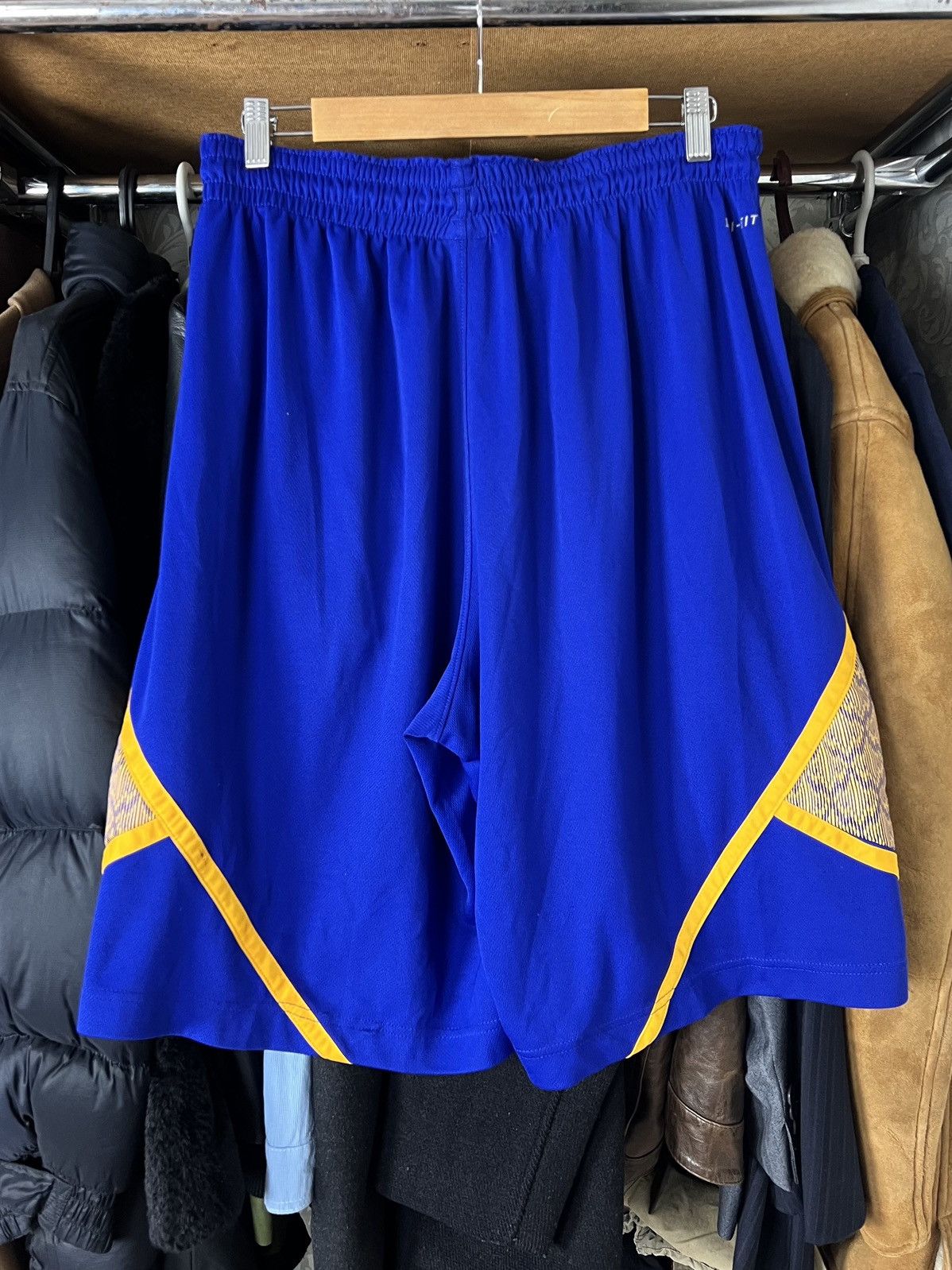 Nike × Vintage Nike Kobe Bryant Dri-Fit Basketball Shorts Size US 34 / EU 50 - 7 Thumbnail