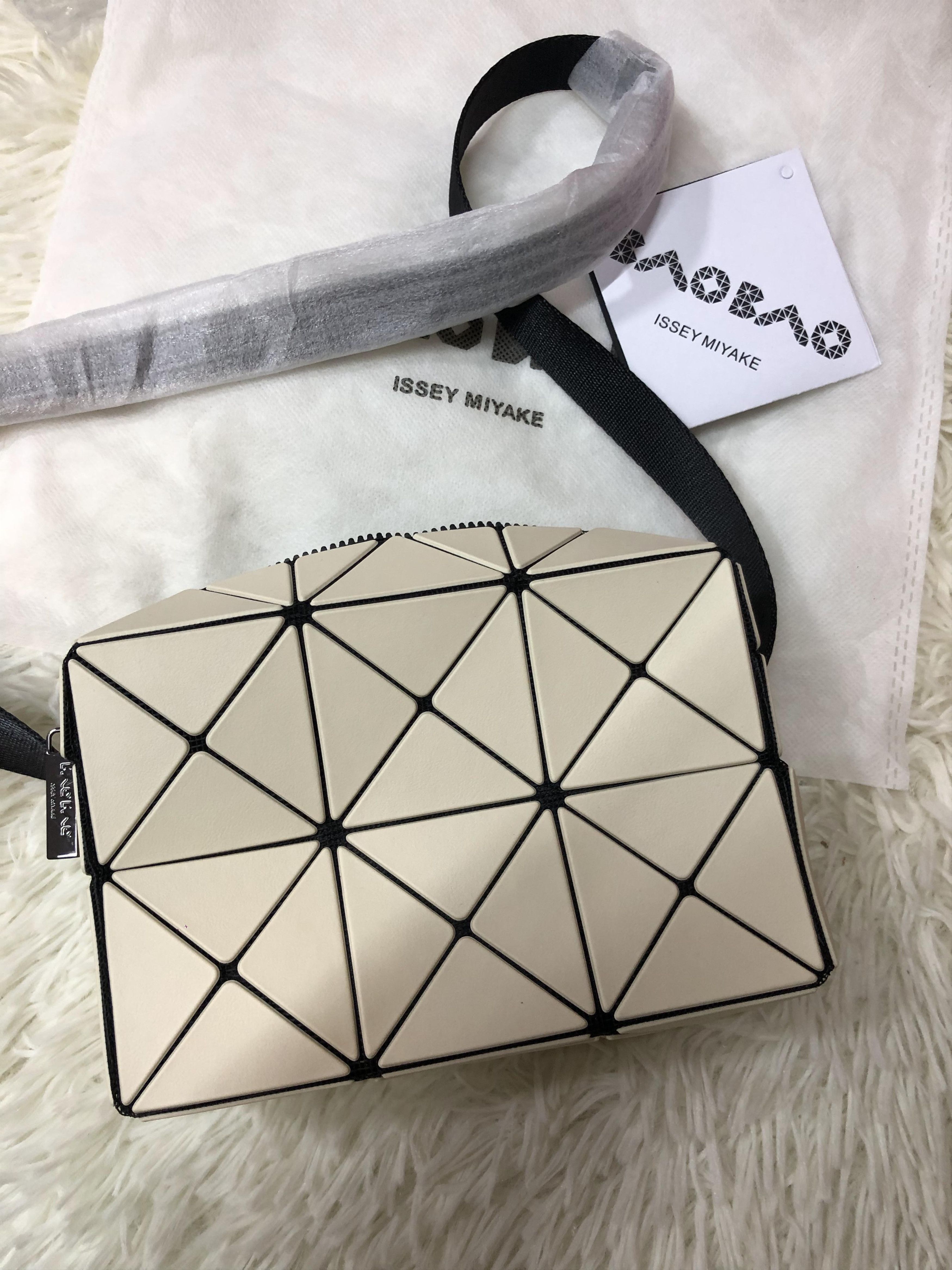 Issey Miyake ISSEY MIYAKE Cuboid Geo Zip Crossbody Bag Size ONE SIZE - 2 Thumbnail