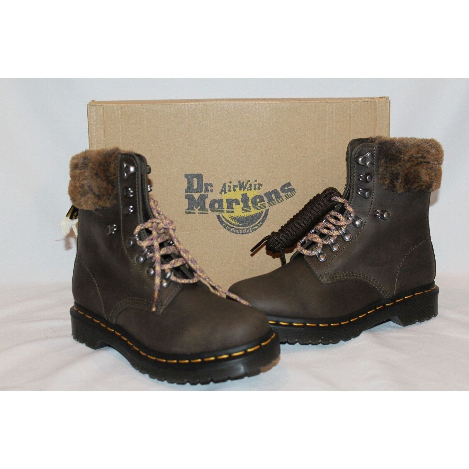 Dr. Martens NIB Dr. Martens Womens 1460 Serena Collar Leather Boots Sz 6 Size US 6 / IT 36 - 3 Thumbnail