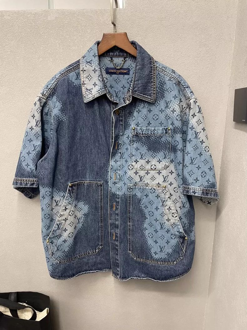 Louis Vuitton Louis Vuitton Full Print Gradient Shirt 2504-Nextarrow Size US S / EU 44-46 / 1 - 1 Thumbnail