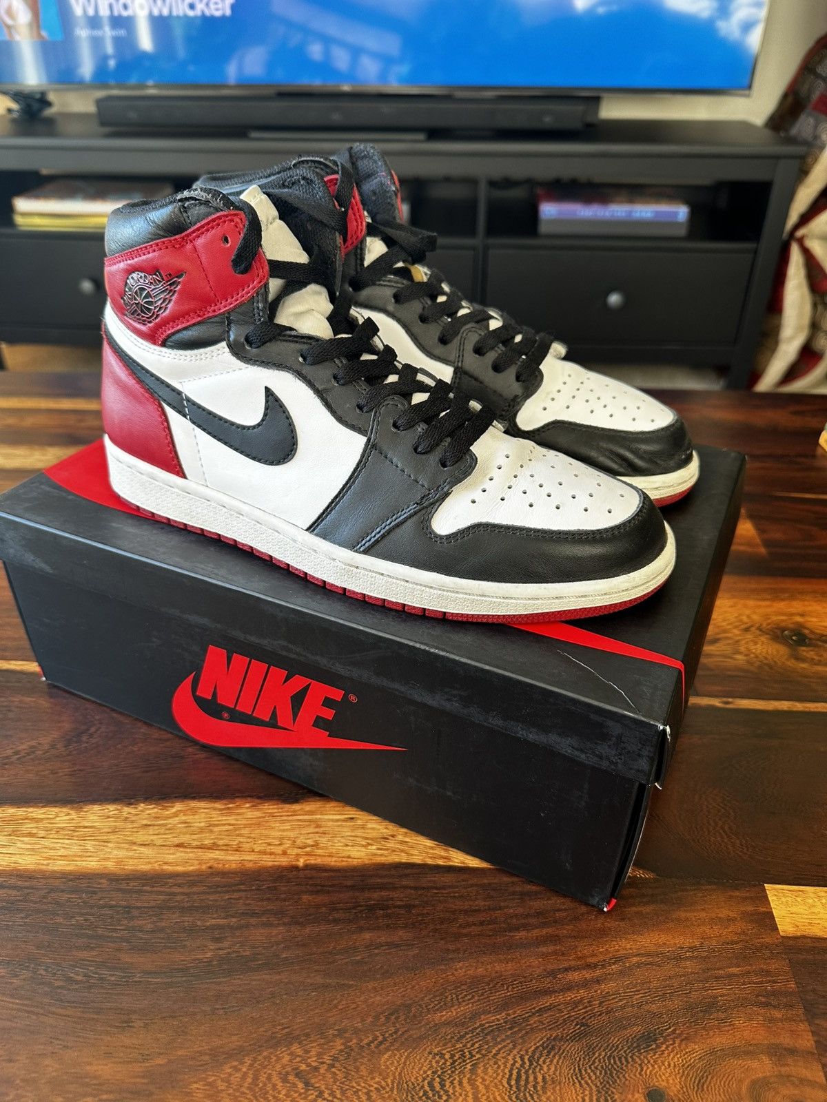 Jordan Brand Jordan 1 Black Toe 2016 Size US 10 / EU 43 - 1 Thumbnail