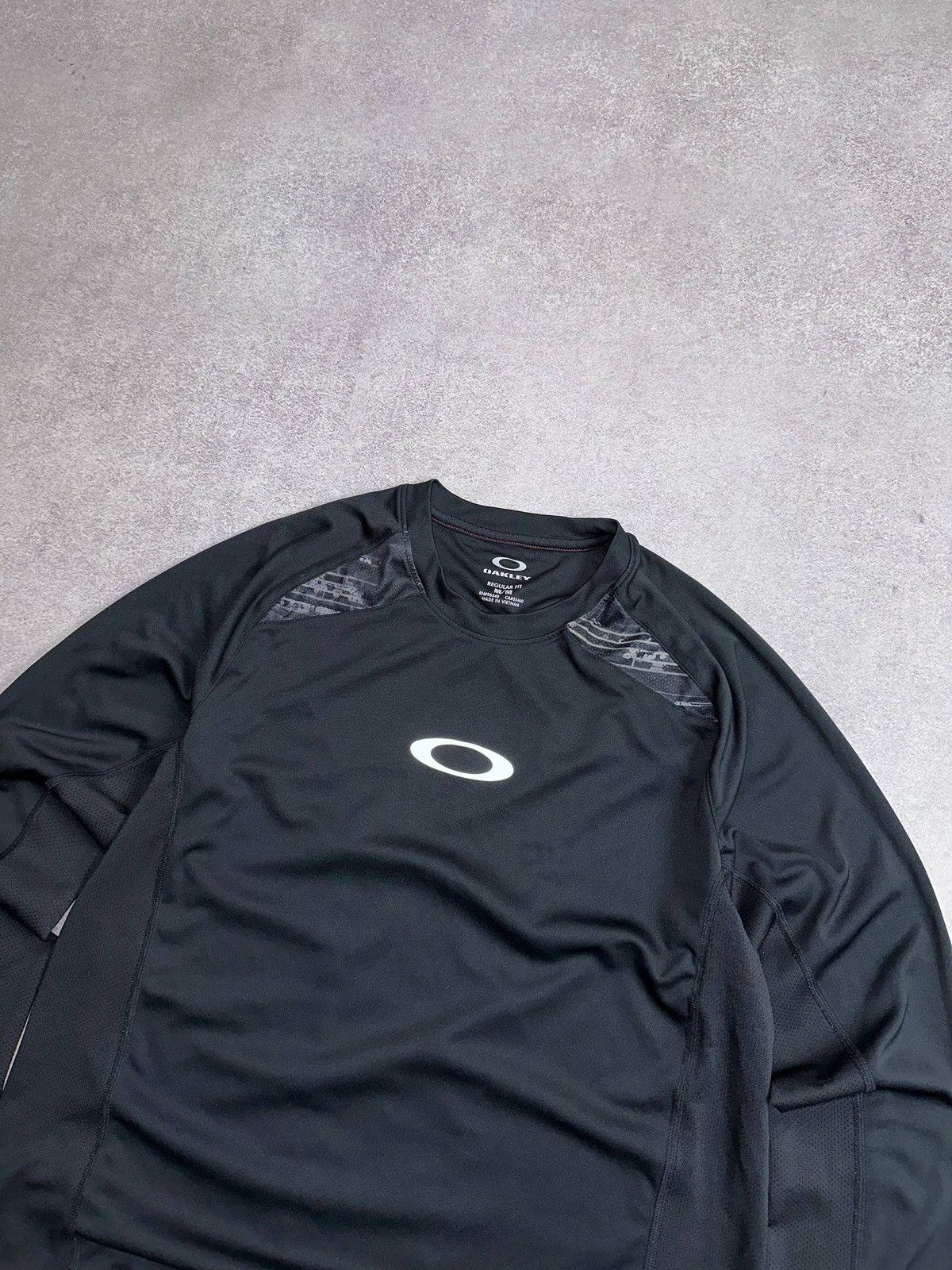 Oakley Vintage 90s Oakley Big Logo Boxy Longsleeve Shirt M Size US M / EU 48-50 / 2 - 2 Thumbnail