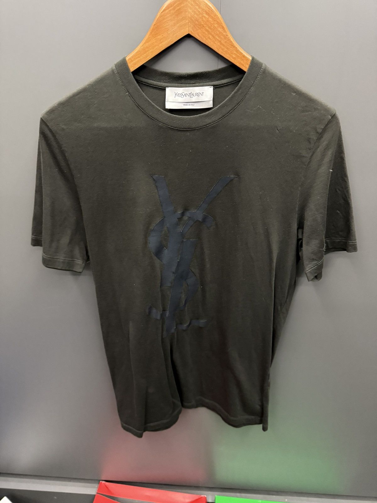 Yves Saint Laurent Yves Saint Laurent YSL Logo T-Shirt Olive Green Size US L / EU 52-54 / 3 - 1 Thumbnail