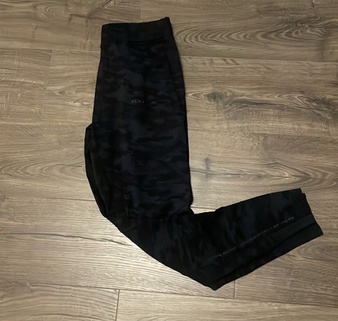 Alphalete Athletics Men’s Alphalete Black Camo Print Joggers, Size Small Size US 29 - 7 Thumbnail