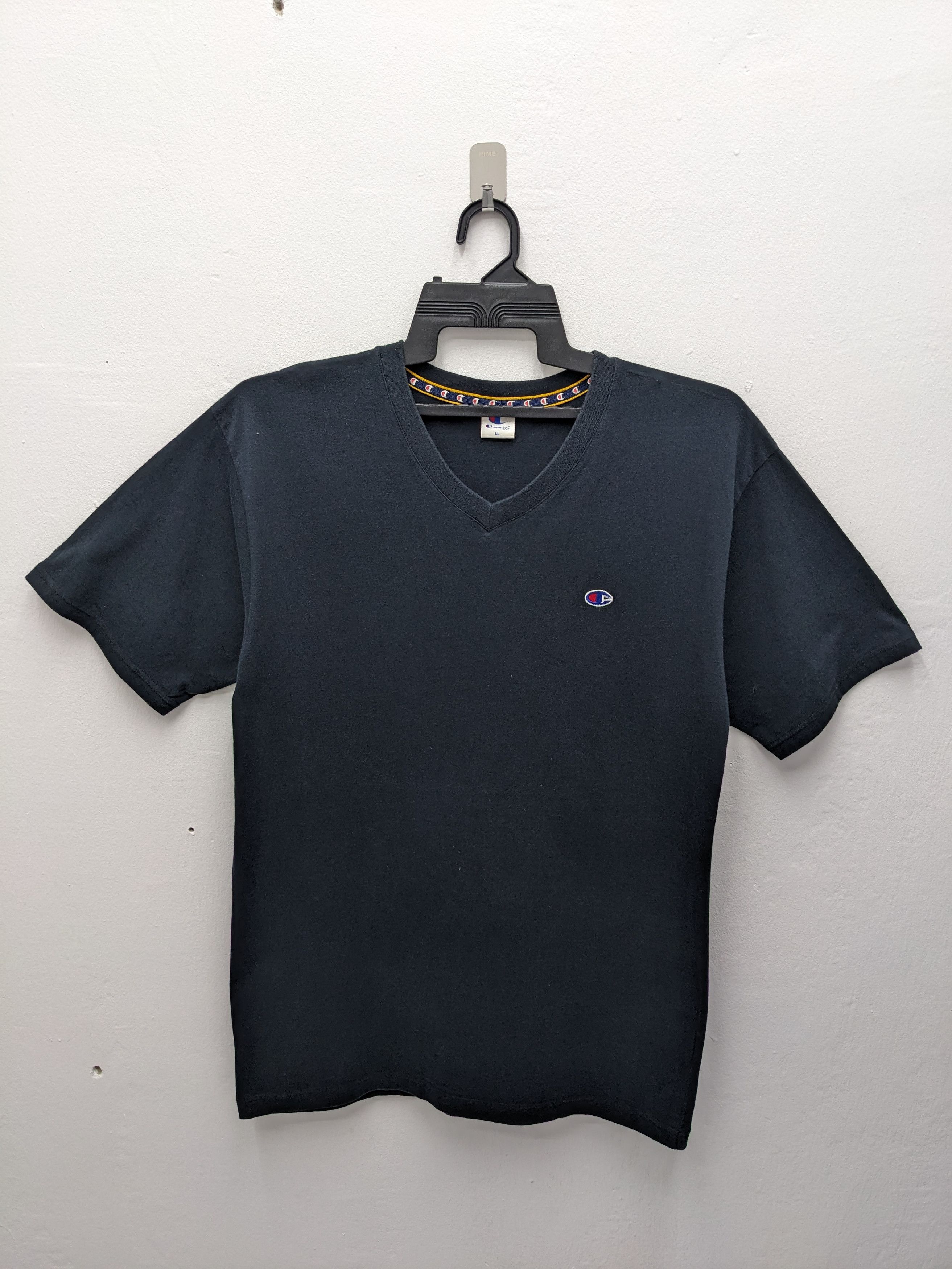 Champion CHAMPION STREETWEAR V-NECK BLACK TSHIRT Size US L / EU 52-54 / 3 - 2 Thumbnail