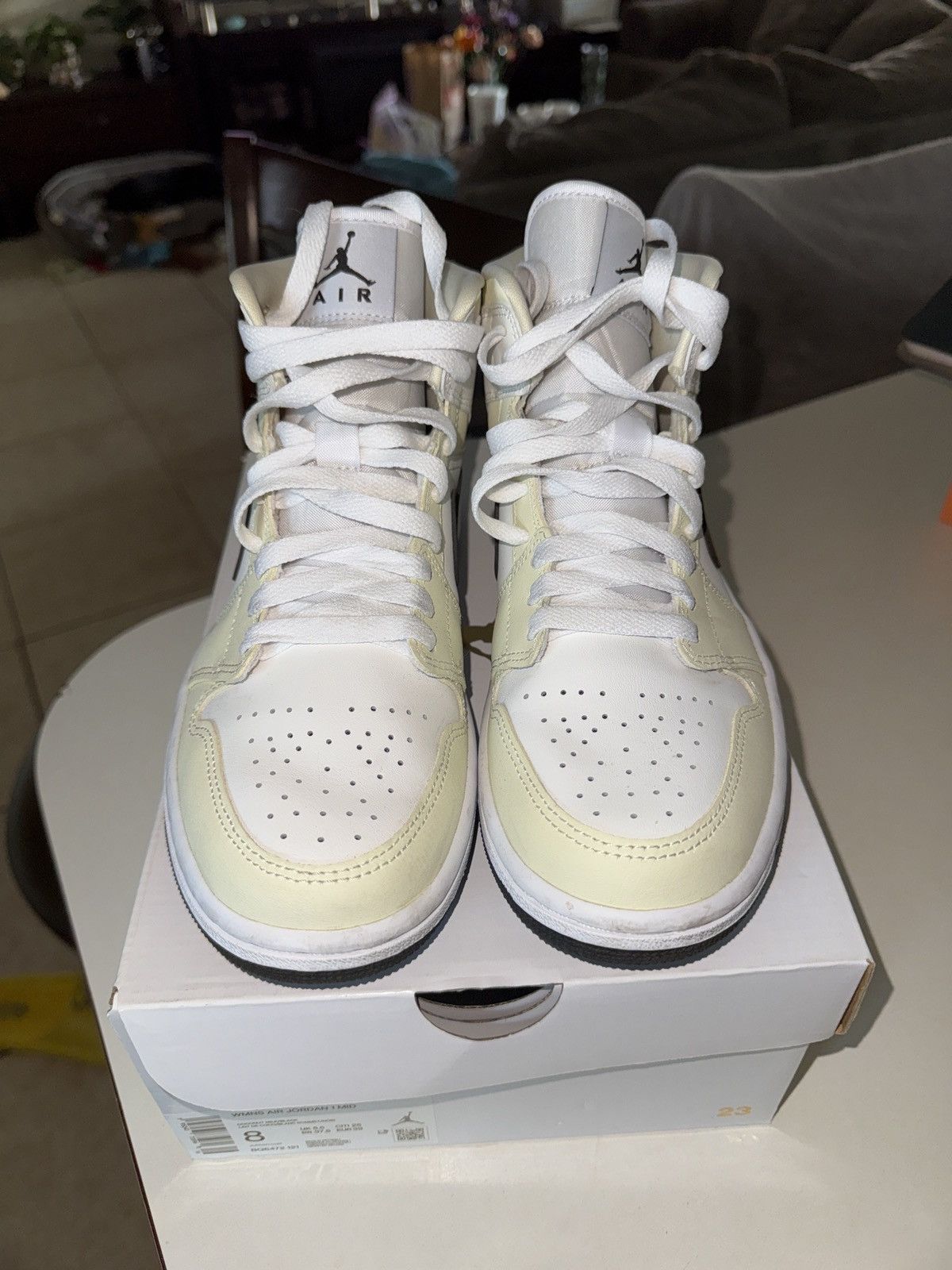 Jordan Brand WMNS AIR JORDAN 1 MID COCONUT MILK/BLACK Size US 8 / IT 38 - 6 Thumbnail