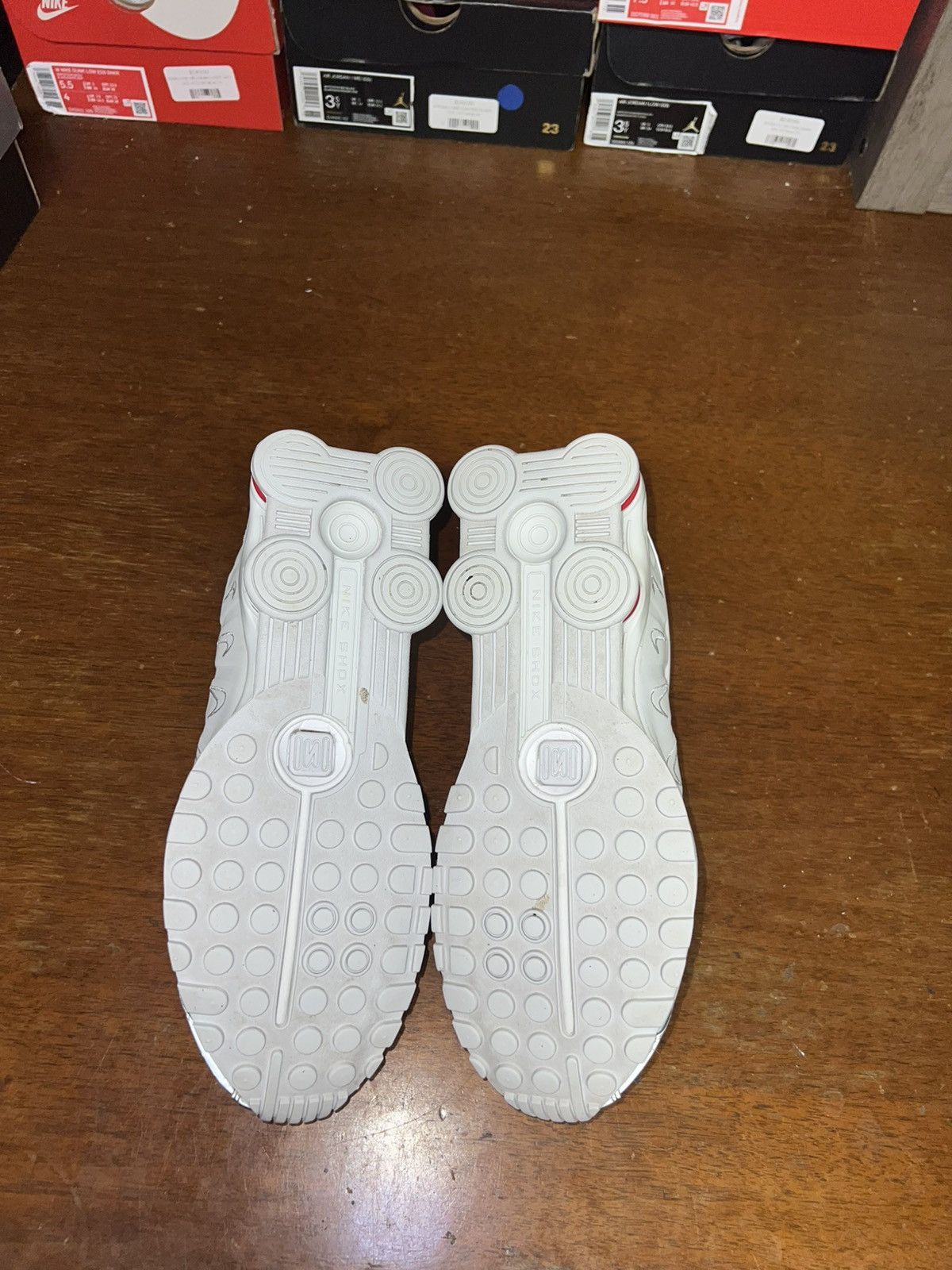Nike Nike Shox R4 X Neymar JR Platinum Tint size 9 Size US 9 / EU 42 - 7 Thumbnail