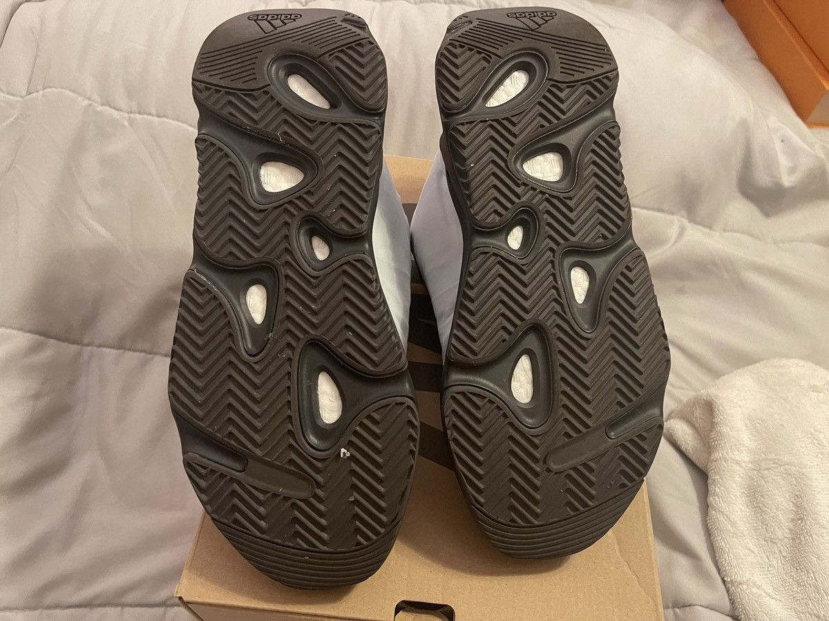 Yeezy Yeezy 700 mnvn metallic Size US 11 / EU 44 - 5 Thumbnail