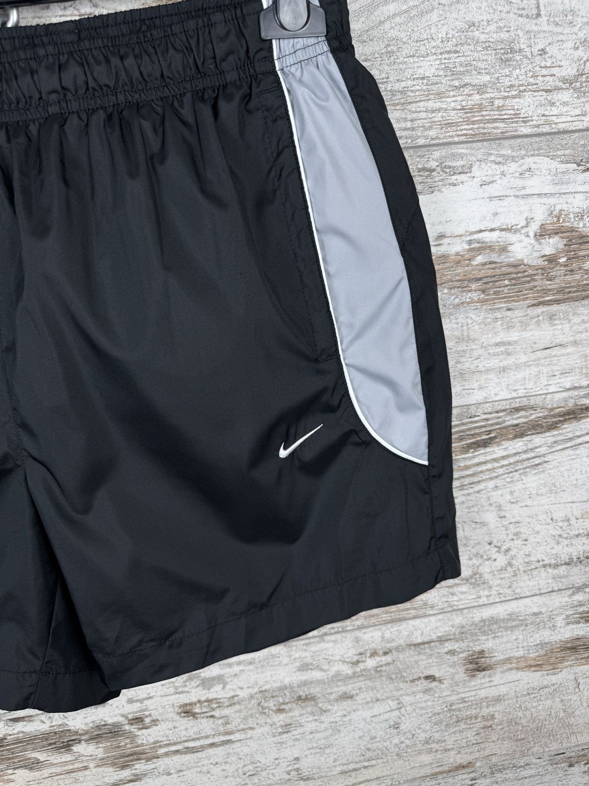 Nike × Vintage Mens Vintage Nike black swoosh nylon shorts drill acg rare Size US 32 / EU 48 - 2 Thumbnail