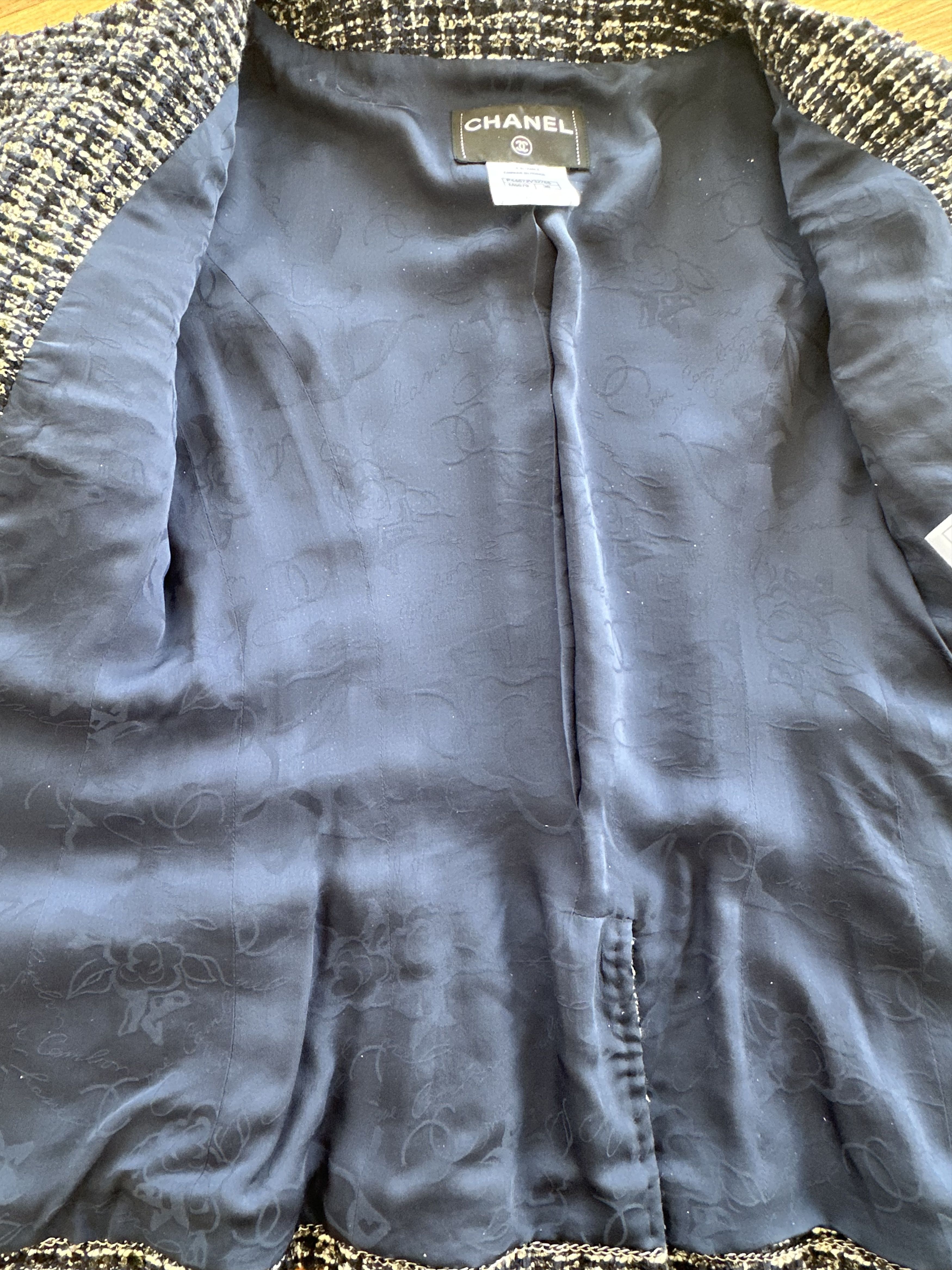 Chanel Chanel Navy, Black & White Tweed CC Button Jacket Size XS / US 0-2 / IT 36-38 - 5 Thumbnail