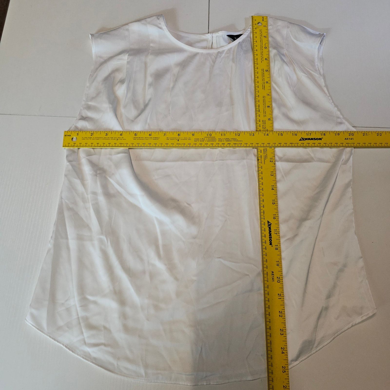 Express Express Basic White Minimalist Top Pleated Shoulder M 3582 Size M / US 6-8 / IT 42-44 - 5 Thumbnail