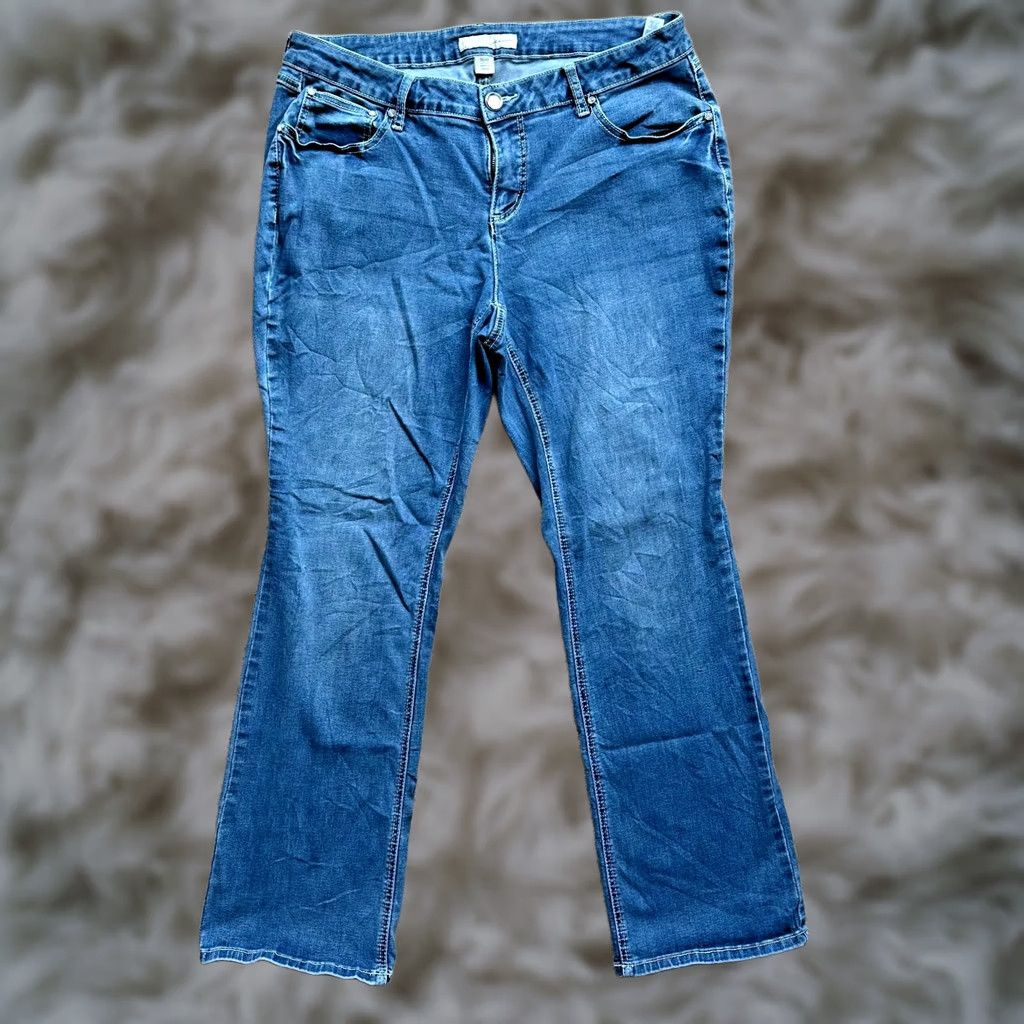 Vintage 1822 Denim Jeans Womens 16W Mid Rise Flared Blue Medium Wash Jeans Size 38" / US 16 / IT 52 - 1 Thumbnail