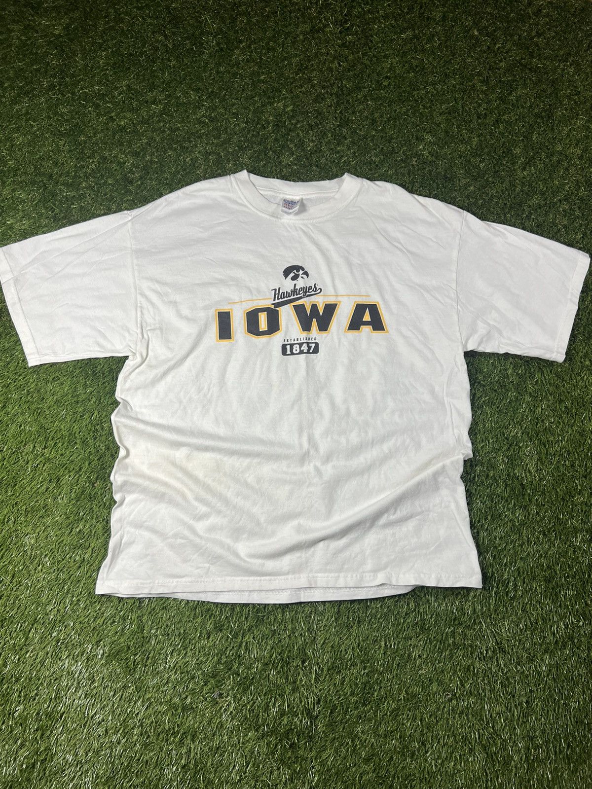 NCAA Vintage Y2K University of Iowa Hawkeyes College Sports Tee Size US XL / EU 56 / 4 - 1 Thumbnail