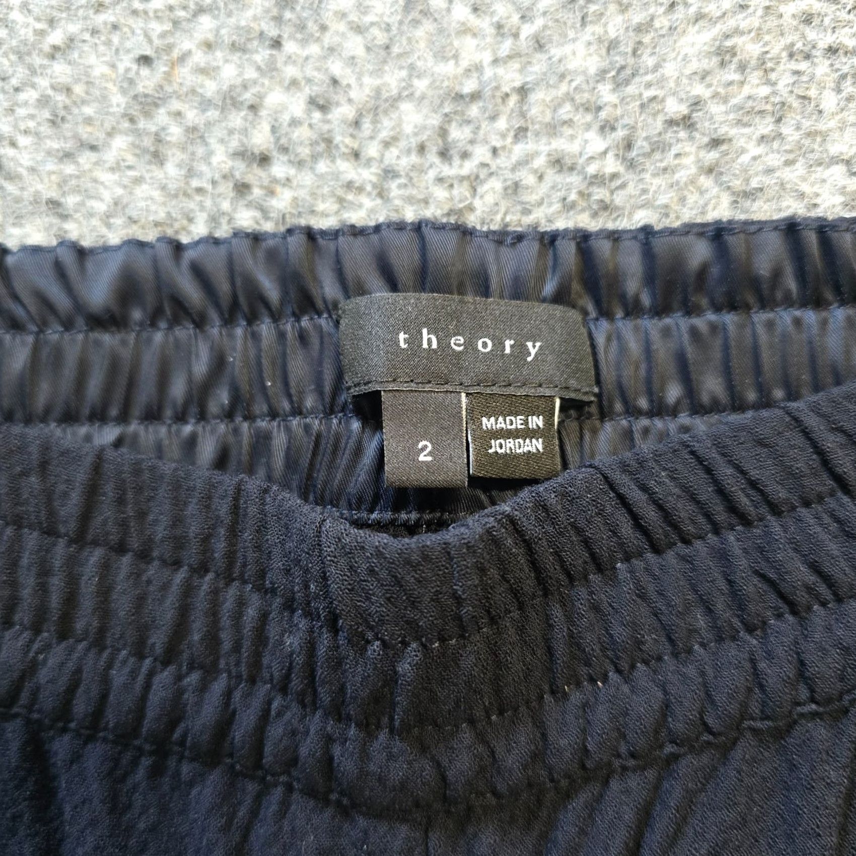 Theory VINTAGE? No. Theory Pants Womens Size 2 Black Wool Blend Tapered Pull On Capsule Minimalist Size 26" / US 2 / IT 38 - 4 Thumbnail