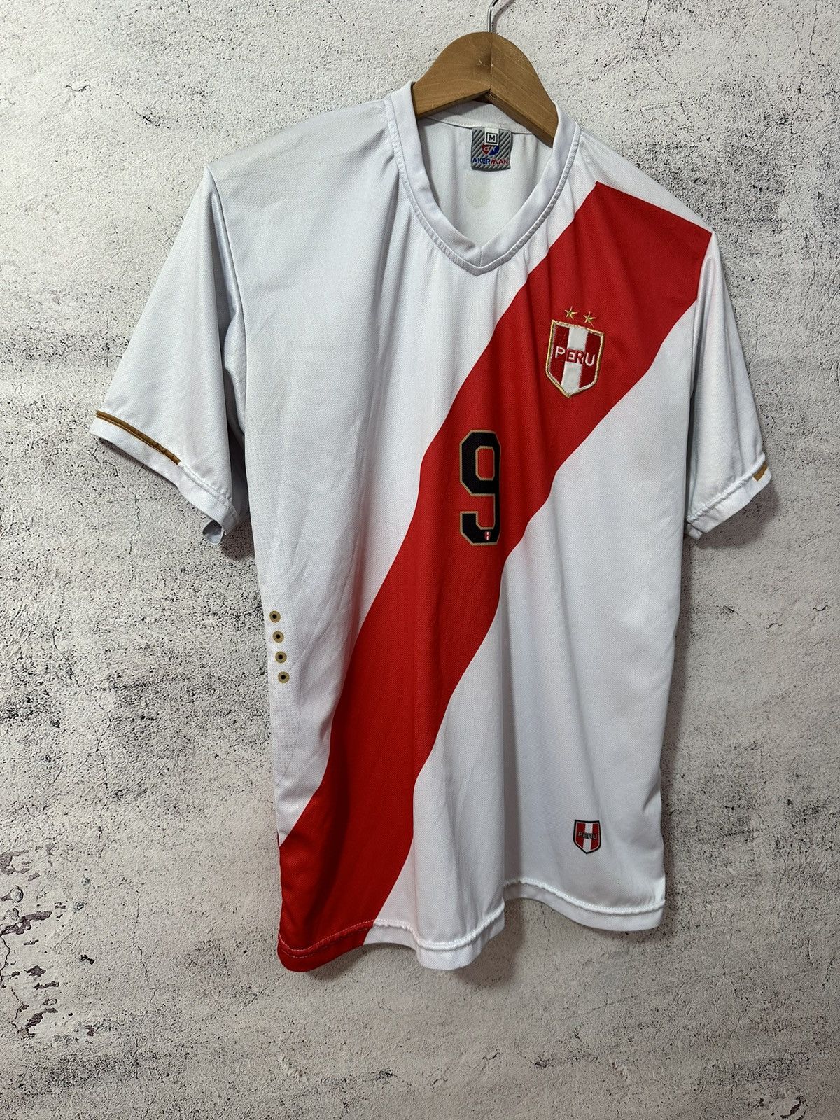 Other Peru Fan Jersey #9 Guerrero Size US M / EU 48-50 / 2 - 4 Thumbnail