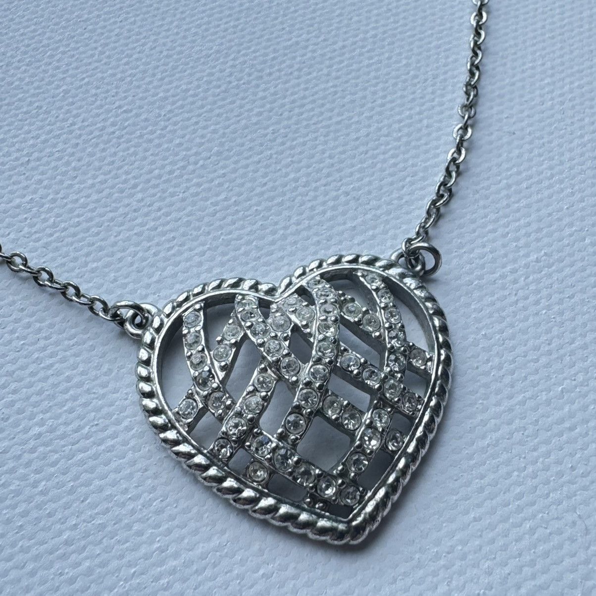 Givenchy × Vintage *RARE/VINTAGE* Givenchy Heart Necklace Size ONE SIZE - 1 Thumbnail