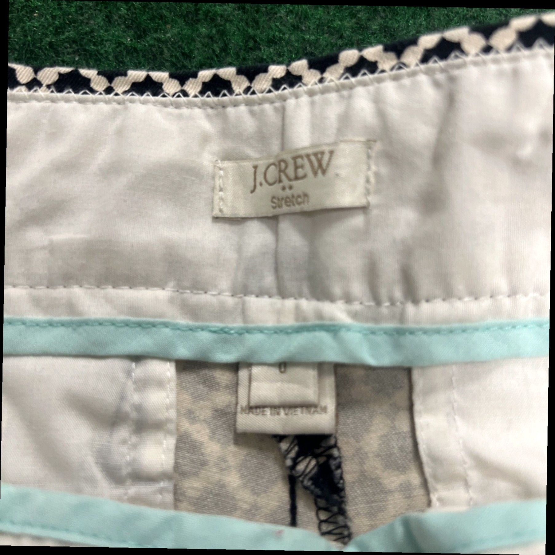 J.Crew J Crew 3" Chino Shorts Black/White Geometric Print Stretch Women's Size 0 Size 25" / US 0 / IT 36 - 6 Thumbnail