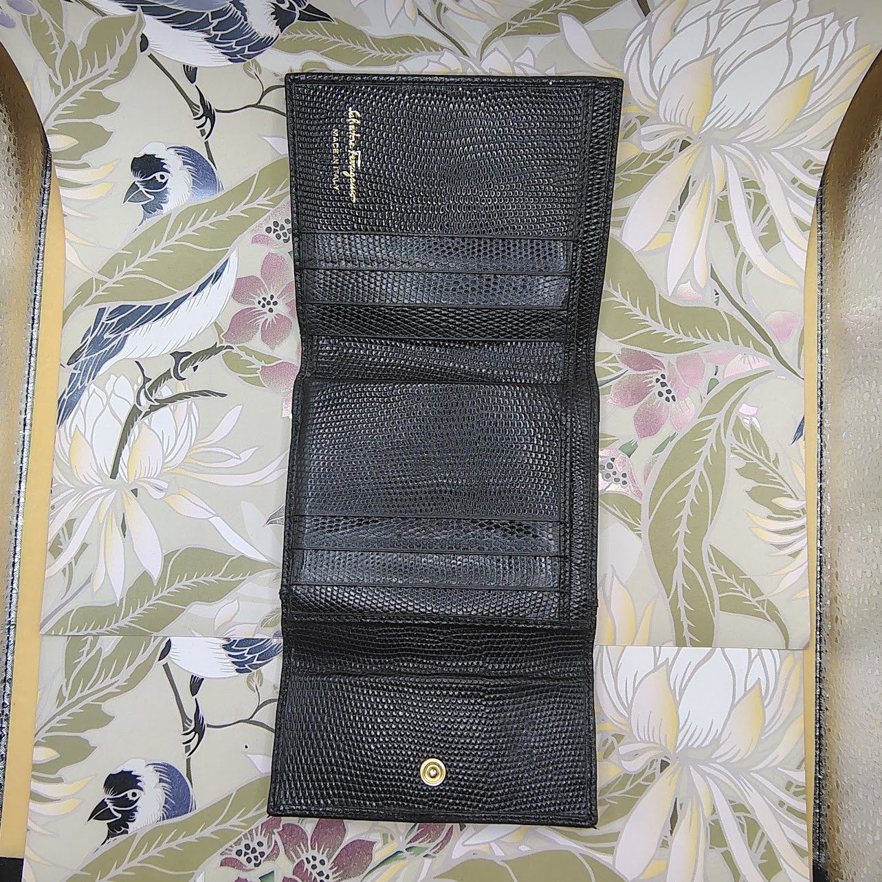 Salvatore Ferragamo Salvatore Ferragamo Vera Trifold Wallet w/Kisslock Size ONE SIZE - 7 Thumbnail