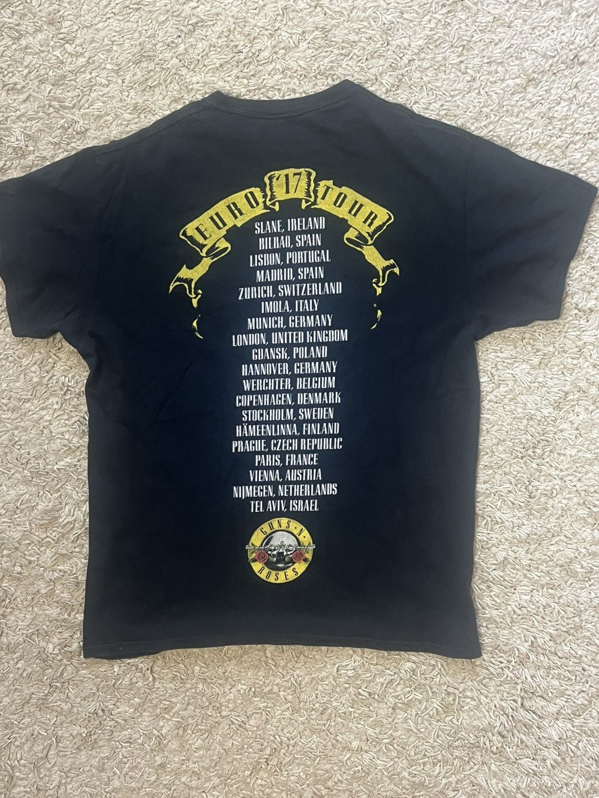Guns N' Roses Guns N Roses 2017 Euro Tour crazy faded rare t-shirt Size US M / EU 48-50 / 2 - 2 Thumbnail