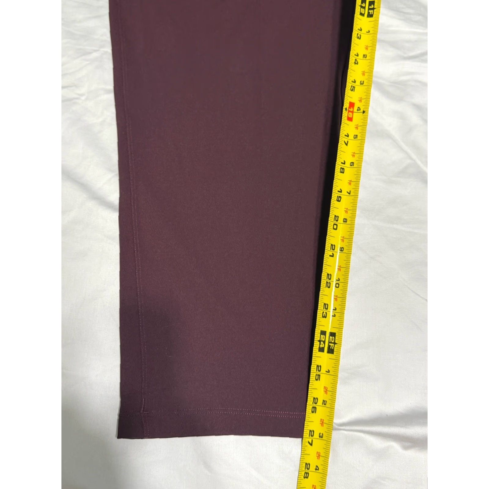 Lululemon VINTAGE Lululemon Keep Moving 7/8 Pant High Rise 12 Cassis Full-On Luxtreme Regular 27in Women Waist 32in Pockets Athleisure Size 34" / US 12 / IT 48 - 4 Thumbnail