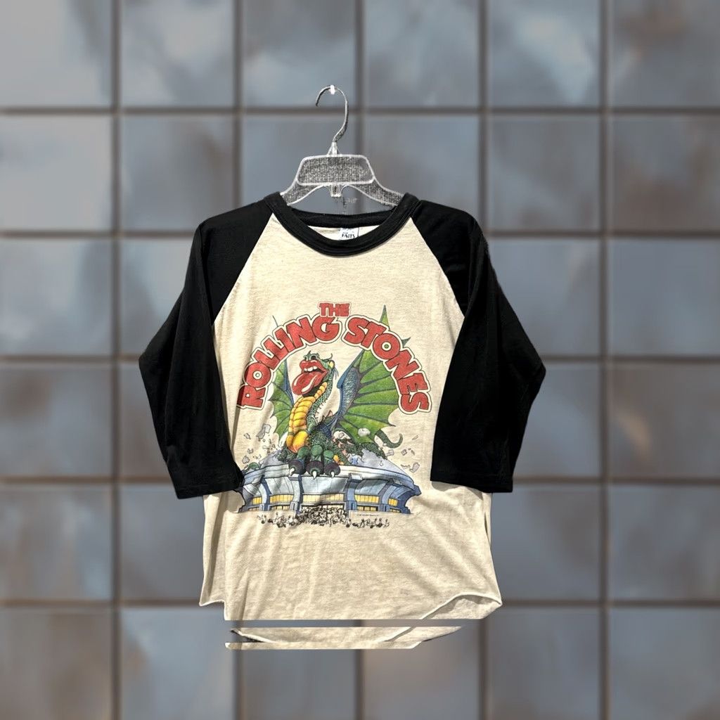 Vintage VINTAGE Rolling Stones 1981 Sold Out Tour Raglan STAINED T-Shirt Men’s L White 80s Mens Shirt Size US L / EU 52-54 / 3 - 1 Thumbnail