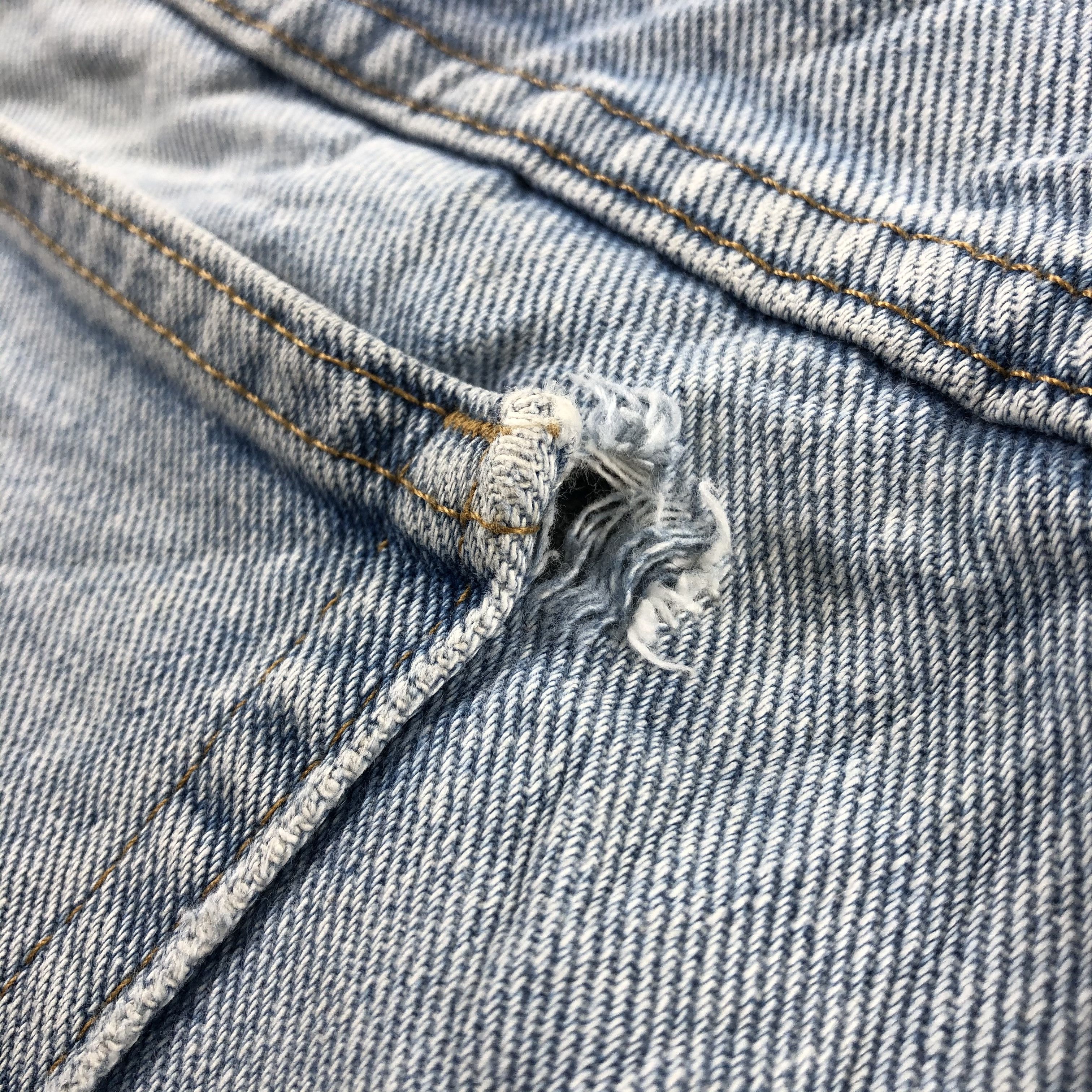 Vintage Vintage Light Wash Wrangler Jeans-J2400 Size US 35 - 8 Thumbnail
