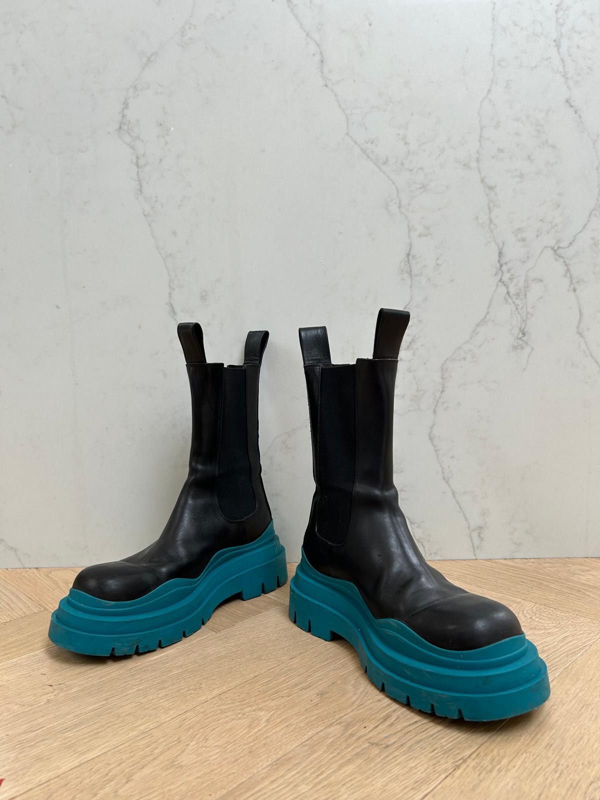 Bottega Veneta Bottega Veneta Black and Blue Tire Chelsea Boots EU 40 Size US 8.5 / EU 41-42 - 13 Thumbnail