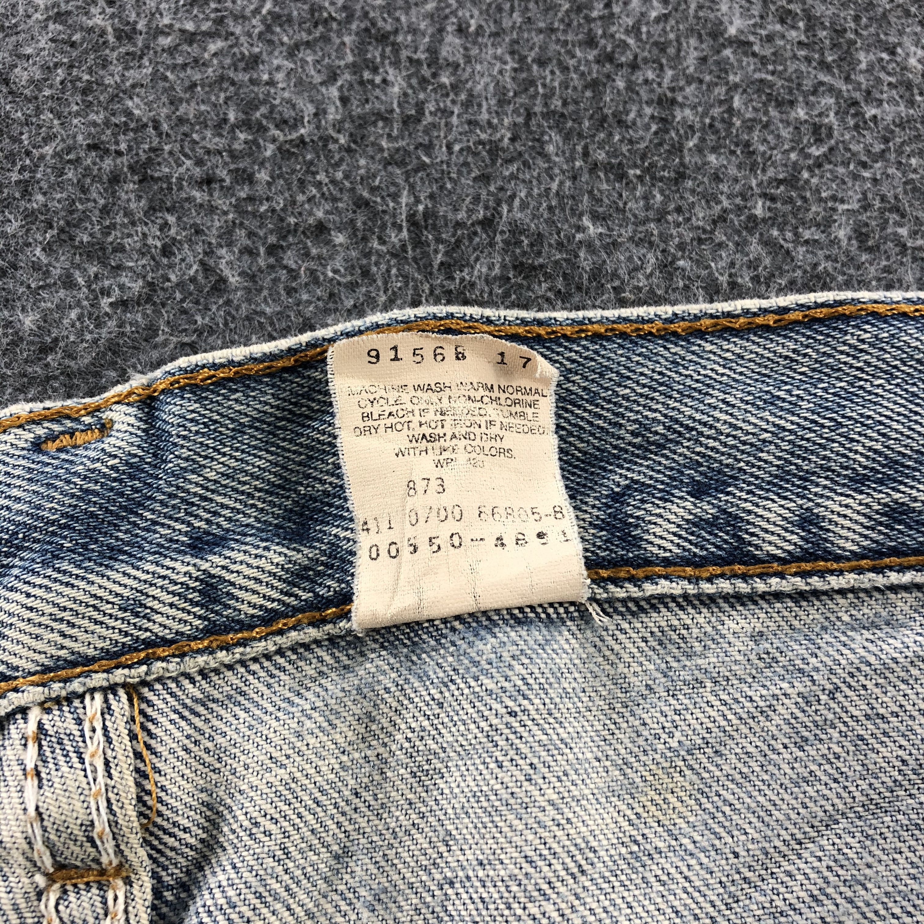 Levi's Vintage 90s Distress Levis 550 Light Wash Jeans-J1294 Size US 35 - 11 Thumbnail