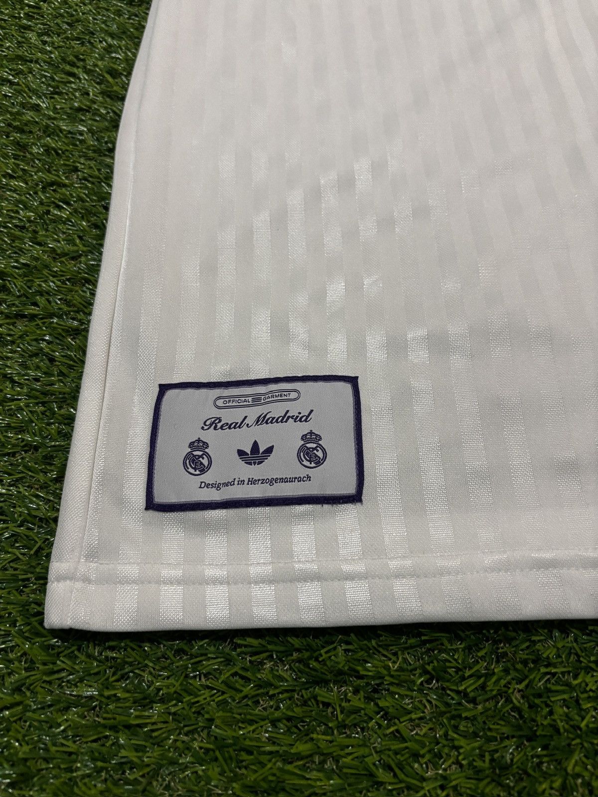Adidas Adidas real madrid terrace icons jersey JF2581 Size US L / EU 52-54 / 3 - 2 Thumbnail