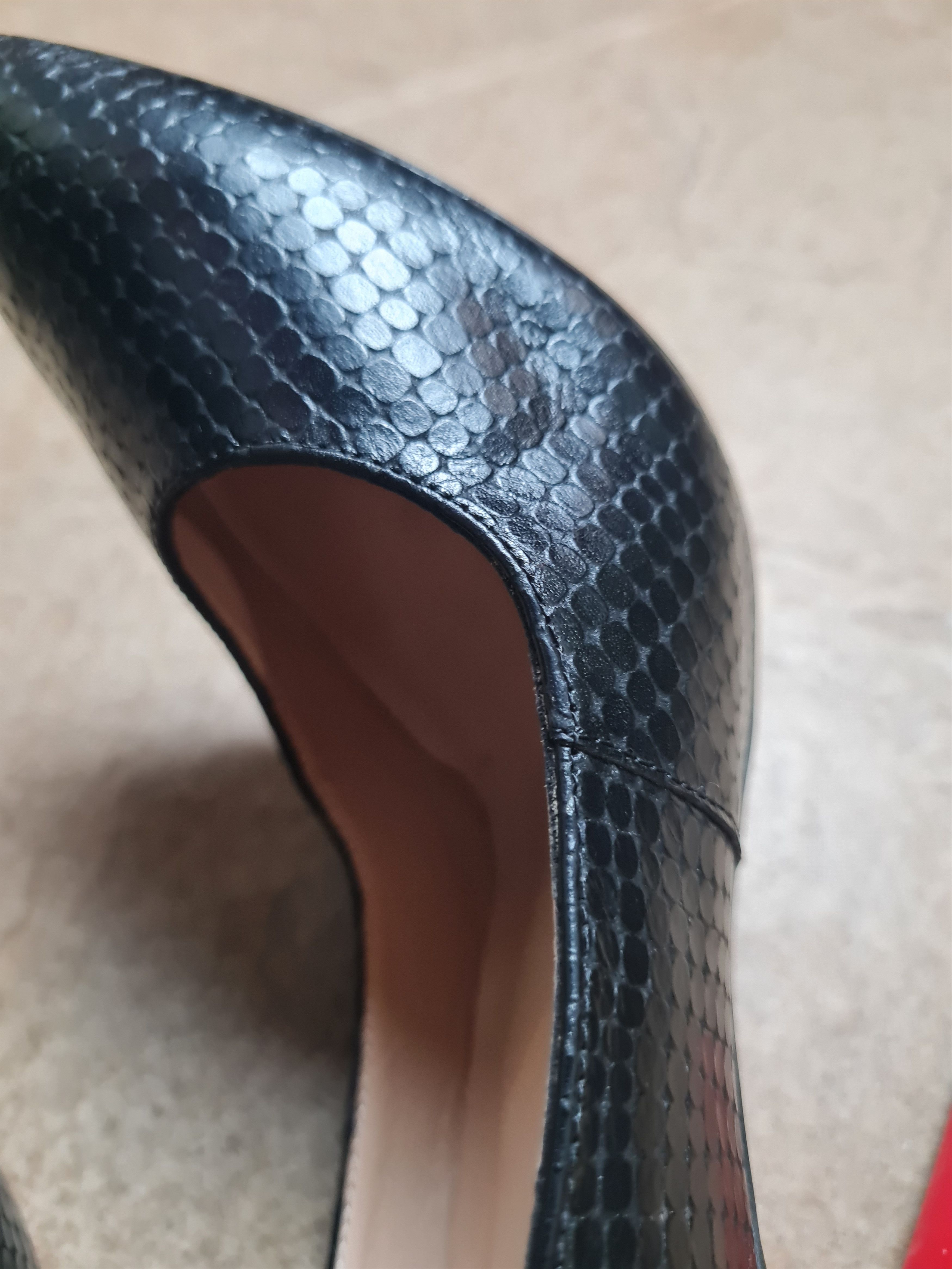 Christian Louboutin Christian Louboutin Yousra Python Black Leather Gently Worn Size US 10 / IT 40 - 22 Thumbnail
