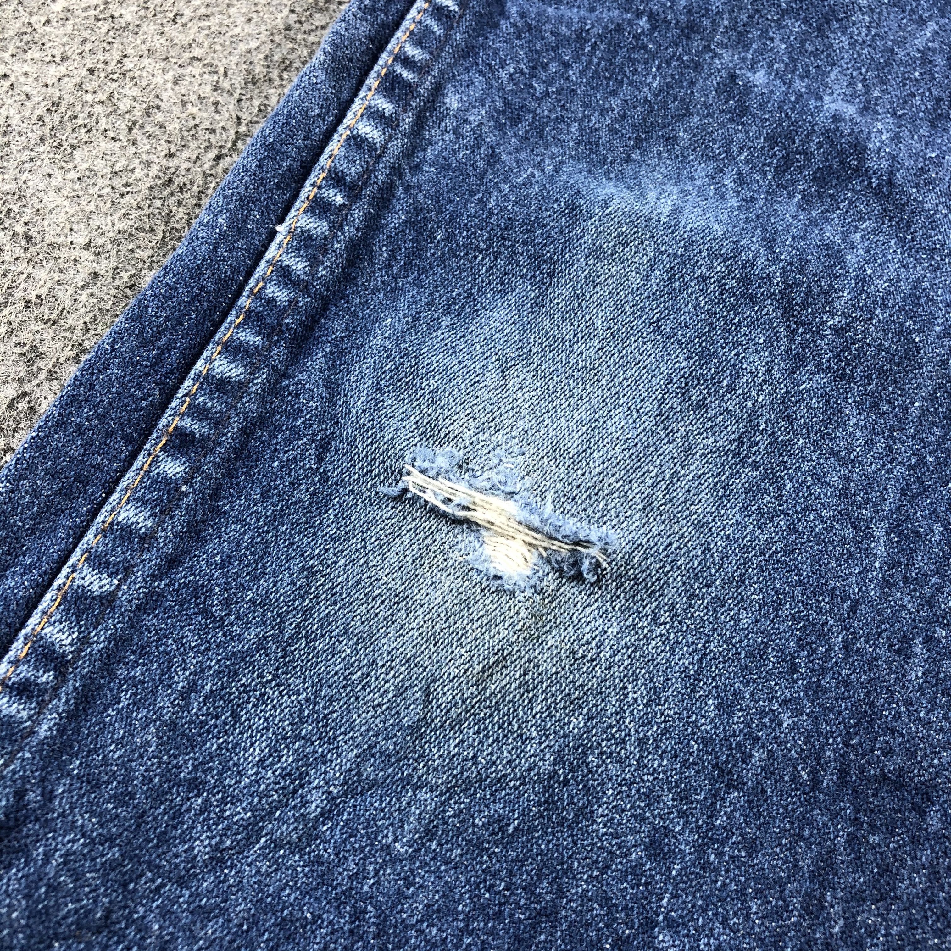 Vintage Vintage Blue Wash Wrangler Jeans-J2404 Size US 26 / EU 42 - 7 Thumbnail