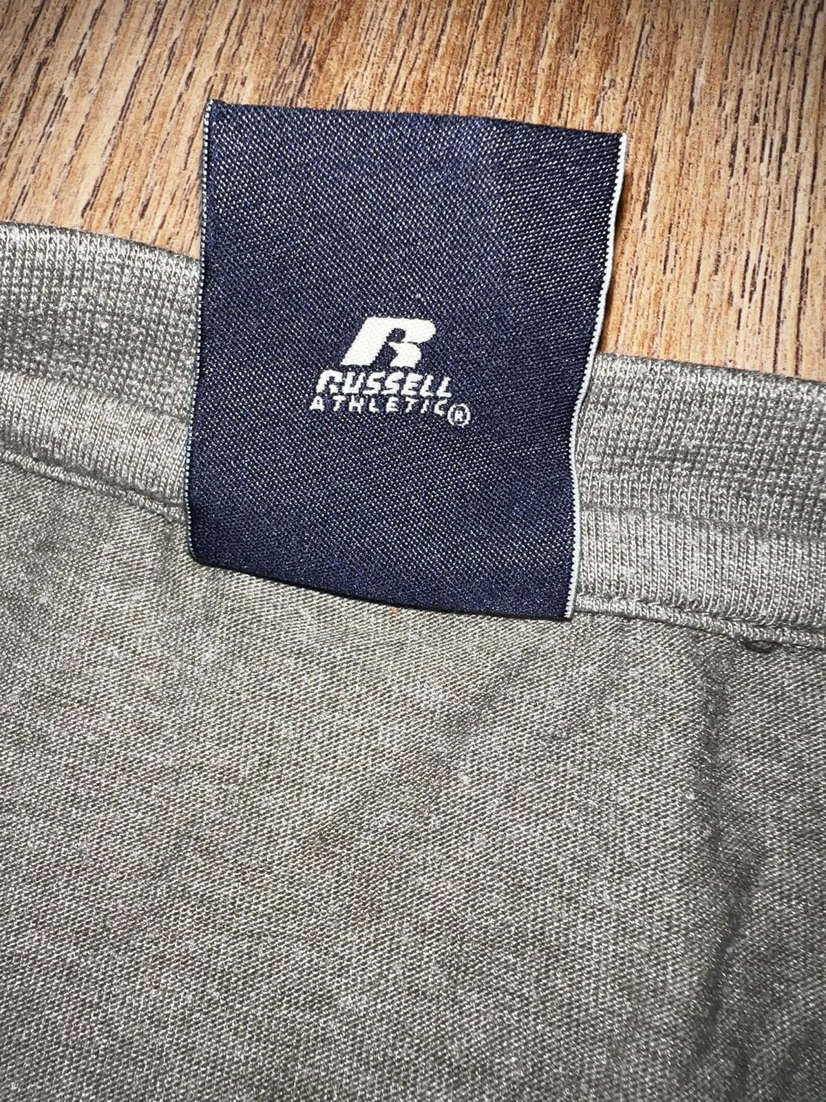 Russell Athletic × Vintage 💥Thrashed Vintage Russell Athletic Sun Faded Washed T-Shirt Size US L / EU 52-54 / 3 - 6 Thumbnail