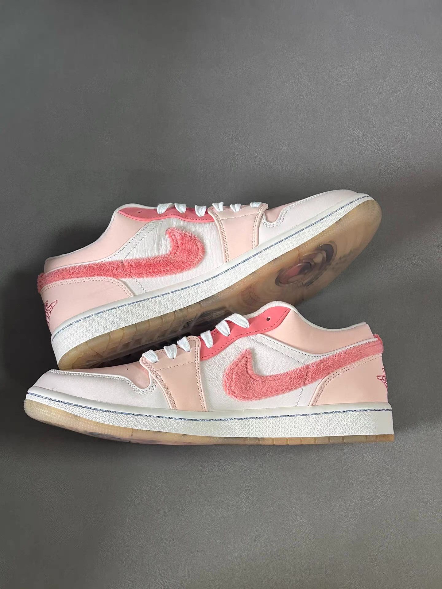 Nike AJ1 Pink Plush Swoosh Ｑ20 Size US 10 / EU 43 - 4 Thumbnail