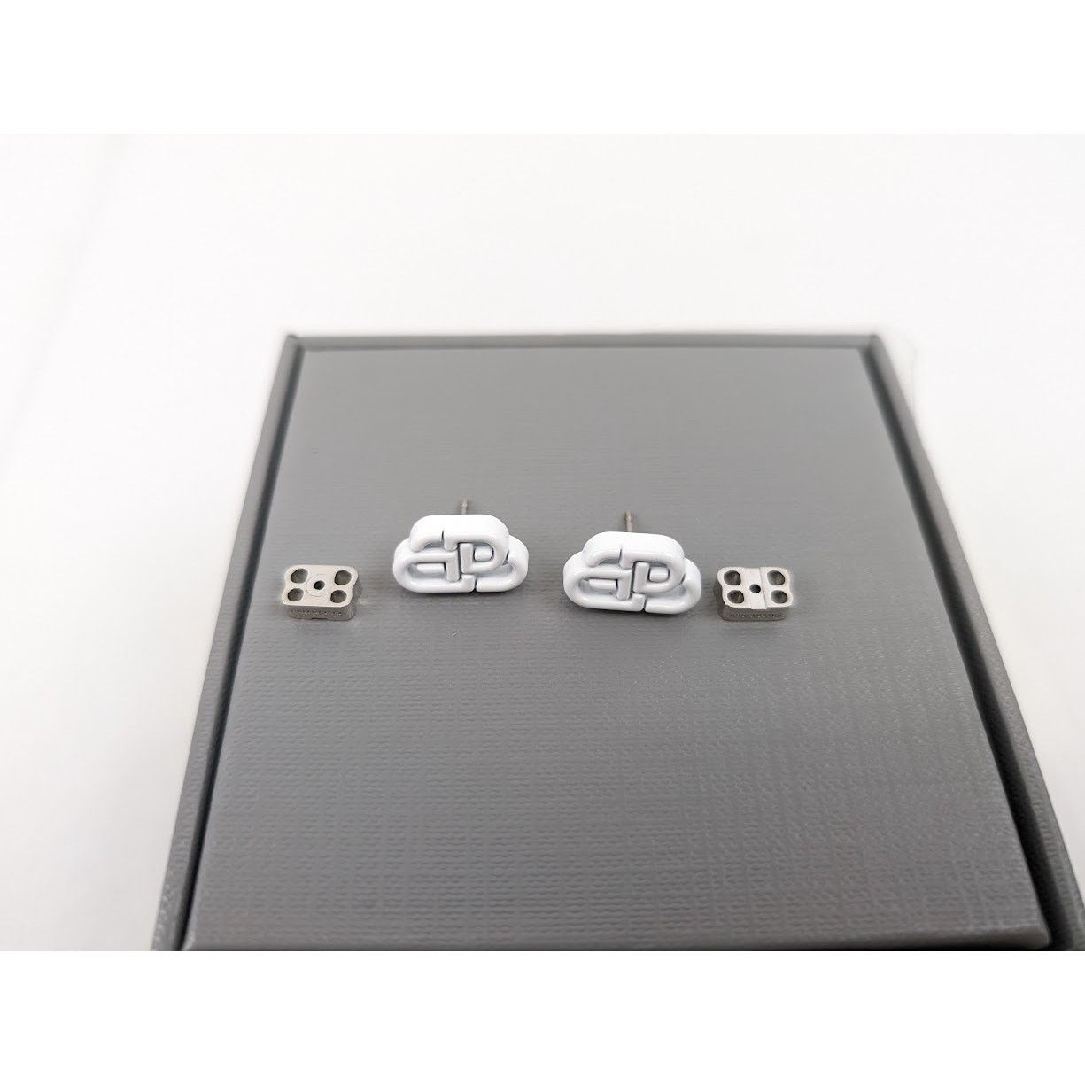Balenciaga o1rshd1 Q:2 / Size: OS / BB Stud Earrings in White Size ONE SIZE - 13 Thumbnail