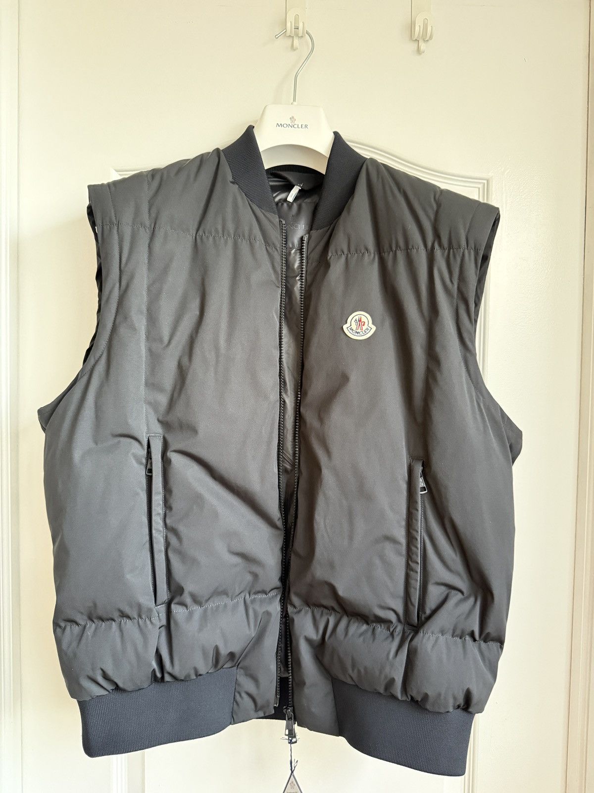 Moncler Moncler Taku Down Jacket - Zip-off sleeves BLK/Size L,3 Size US L / EU 52-54 / 3 - 16 Thumbnail