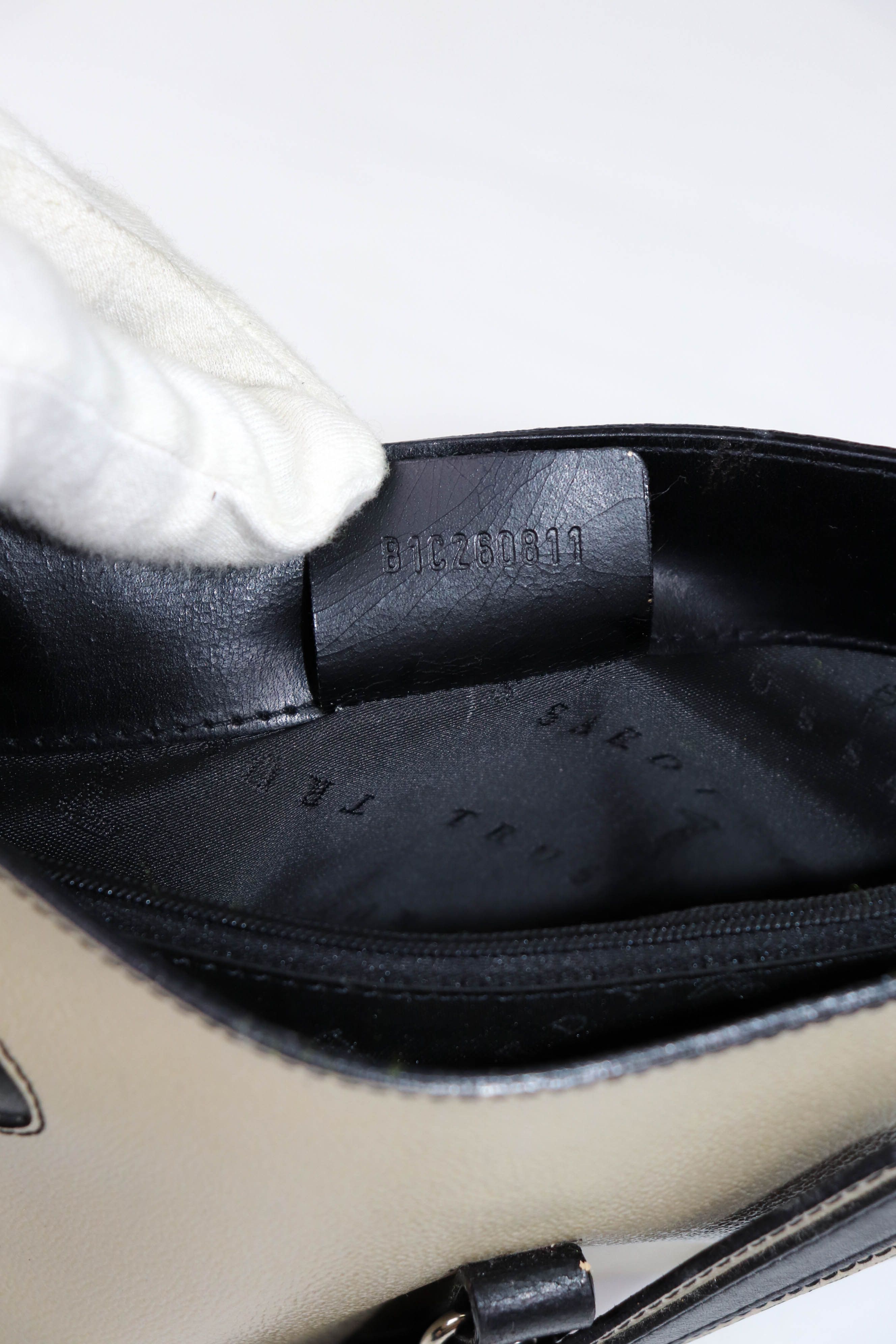 Trussardi Vintage Trussardi Made in Italy Mini Leather Shoulder Bag Size ONE SIZE - 19 Thumbnail