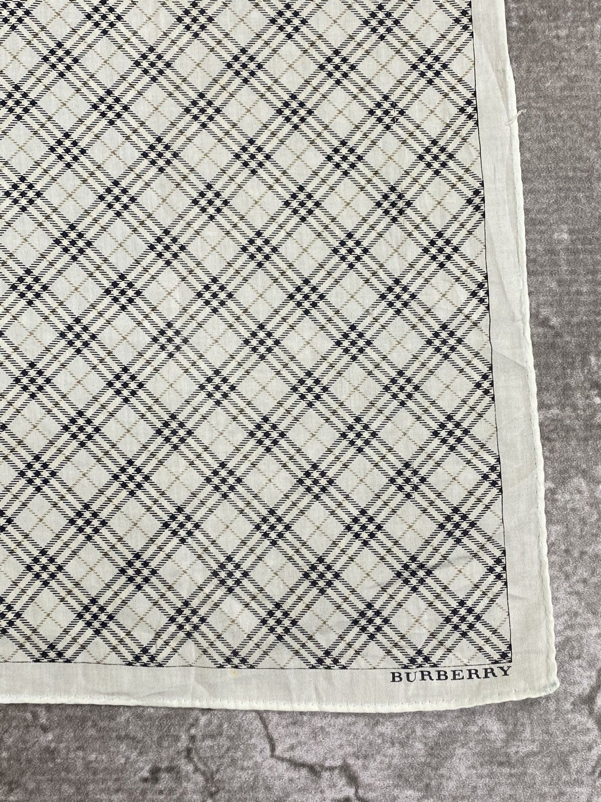 Burberry Burberry Handkerchief / Bandana / Neckerchief Size ONE SIZE - 7 Thumbnail
