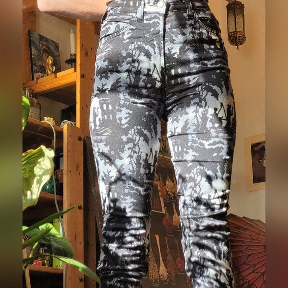 Gianfranco Ferre Gianfranco Ferre high rise dark print pants size 25 Size 25" / US 0 / IT 36 - 10 Thumbnail