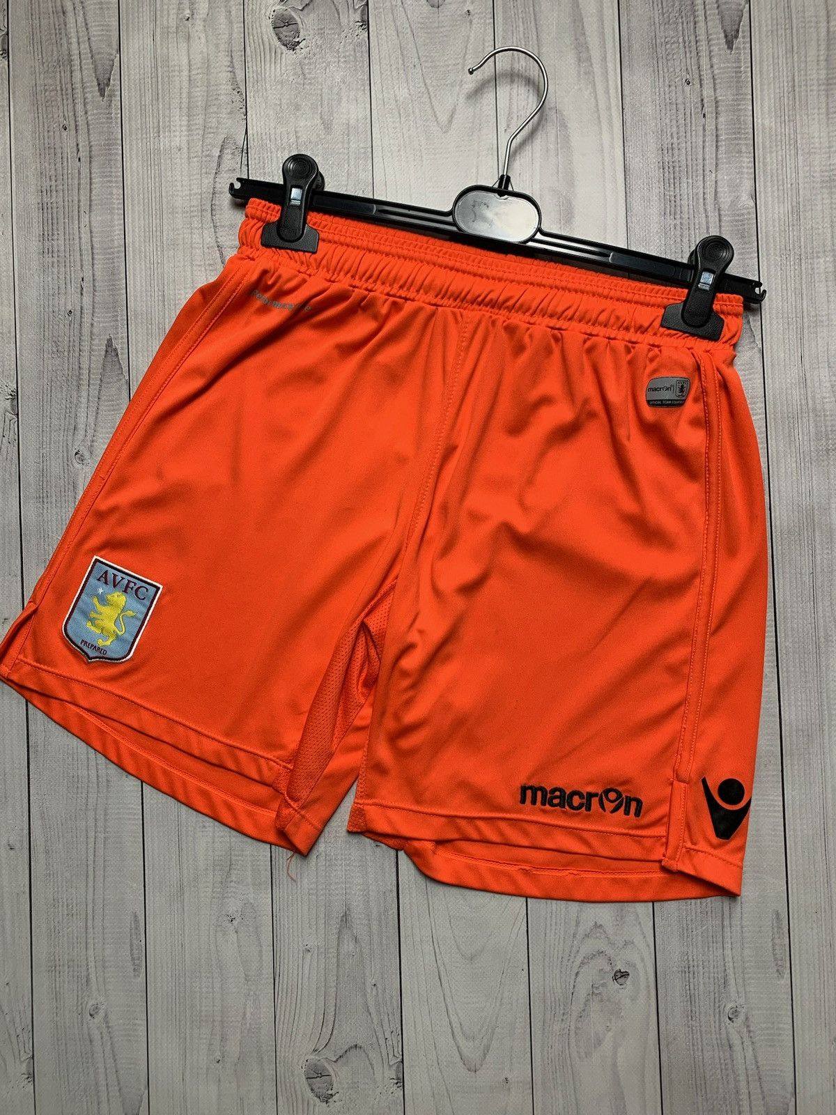 Vintage Vintage Soccer shorts Aston Villa size Xs Size US 28 / EU 44 - 1 Thumbnail
