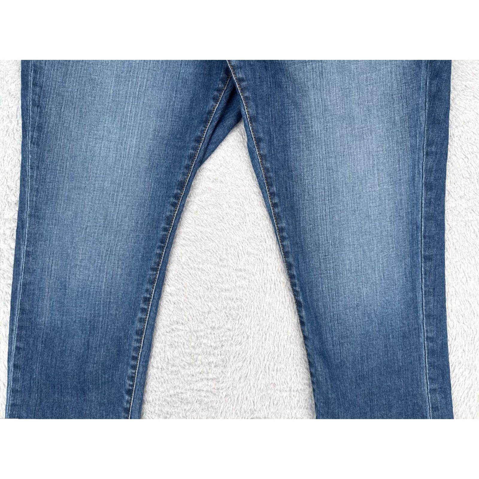 Talbots Talbots Jeans Womens 14W Blue Denim Capri Crop 34x23 Mid 8.5-10.5 in Cotton Blend Button Zip Pockets Logo 5-Pocket Regular 23 in Inseam Size 36" / US 14 / IT 50 - 3 Thumbnail