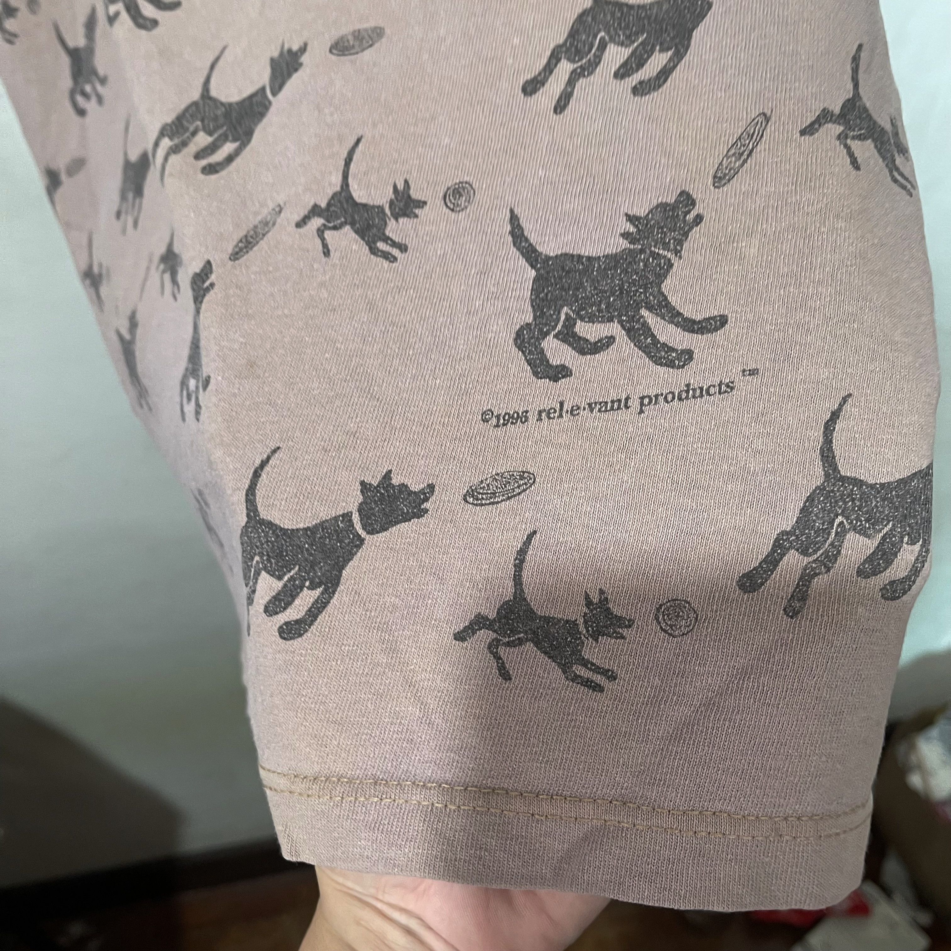 Vintage Vintage 1996 Dog Frisbee All Over Print T-Shirt Size US L / EU 52-54 / 3 - 4 Thumbnail
