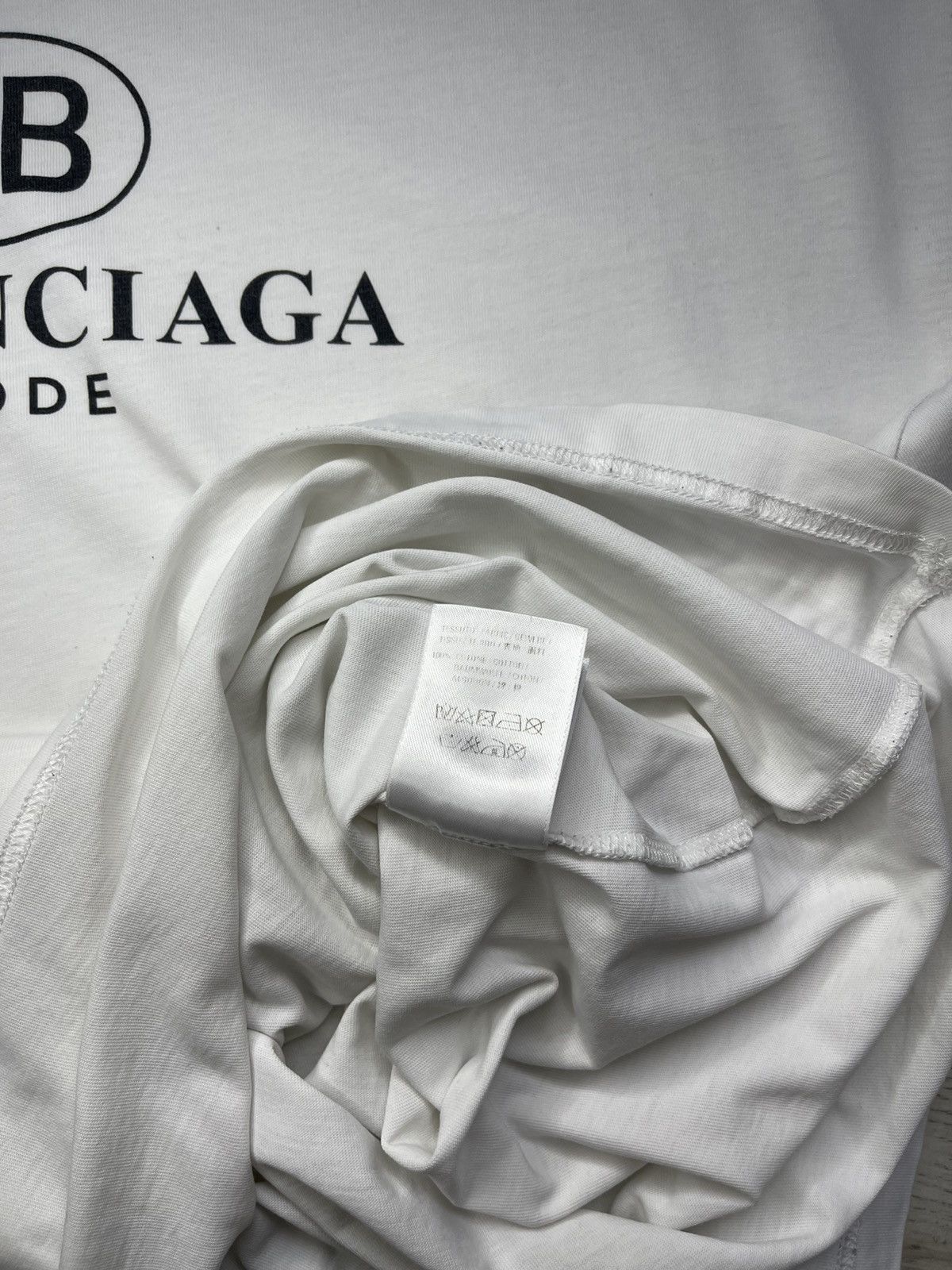 Balenciaga Balenciaga Mode T-shirt Size US S / EU 44-46 / 1 - 8 Thumbnail