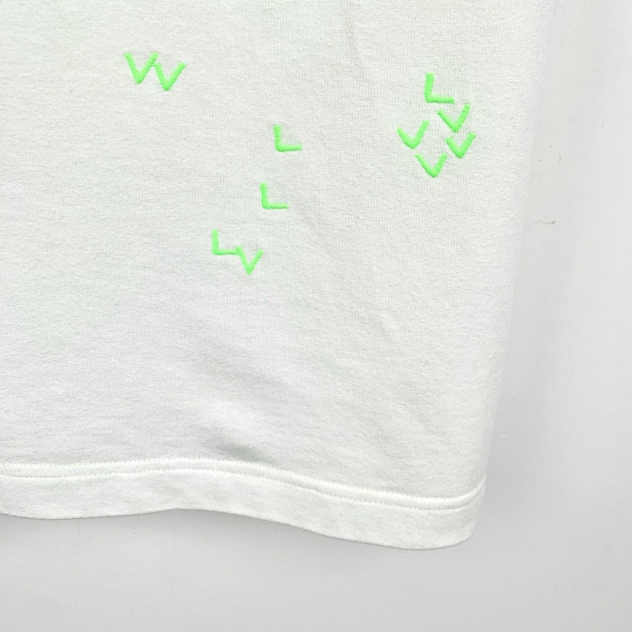 Louis Vuitton Louis Vuitton Tee – White Embroidered Logo Cotton (Size XXL) Size US XXL / EU 58 / 5 - 5 Thumbnail