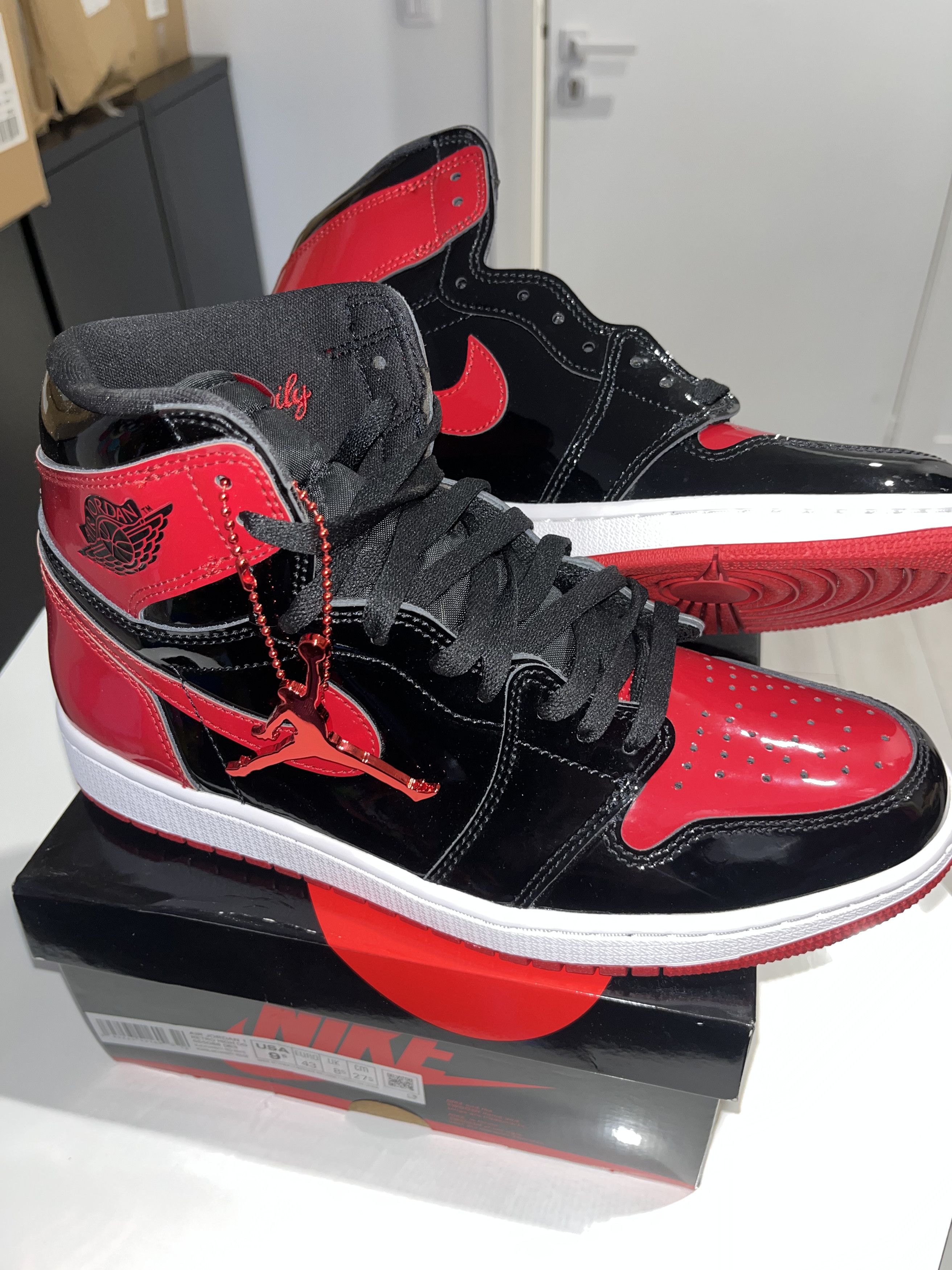 Nike Nike Air Jordan 1 Retro High OG Size US 9.5 / EU 42-43 - 1 Thumbnail