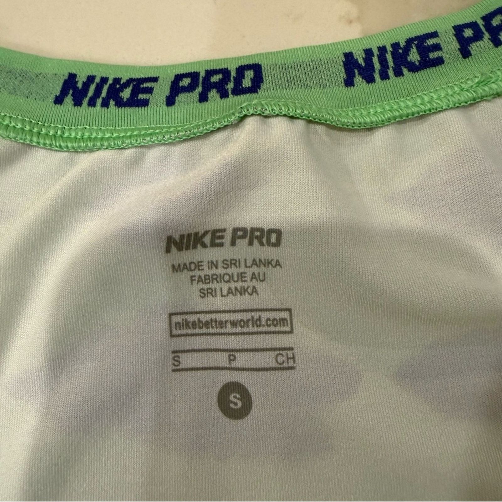 Nike Nike Pro DriFit Fitted VNeck Short Sleeve Top Women’s Small Size S / US 4 / IT 40 - 3 Thumbnail