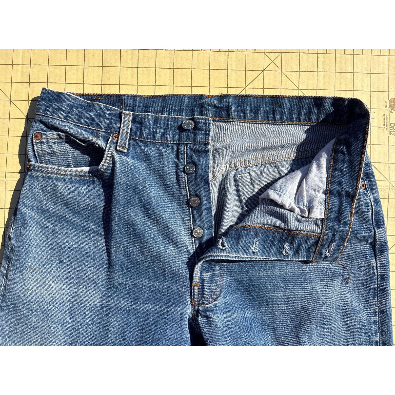 Levi's Vintage 86 Levi’s 1501 0117 R tag Jeans 36x38 (34x36) Size US 34 / EU 50 - 4 Thumbnail