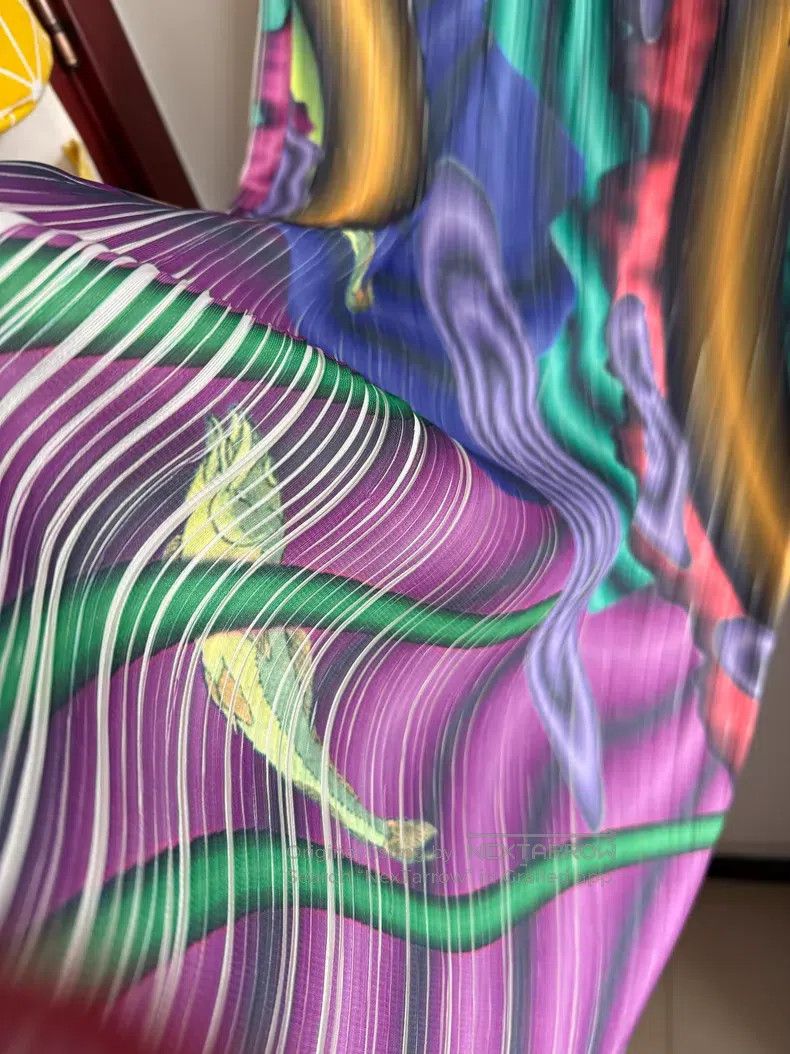 Issey Miyake Issey Miyake size:3 Psychedelic skirt Size 31" - 4 Thumbnail