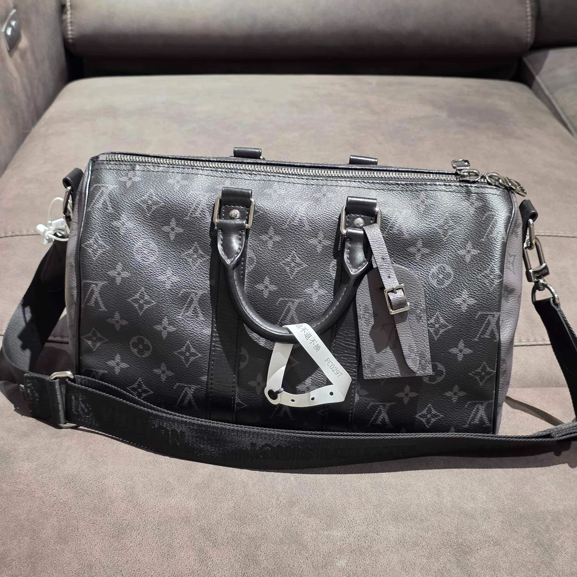 Louis Vuitton Louis Vuitton Men's Keepall 35 Black Travel Bag Size ONE SIZE - 1 Thumbnail