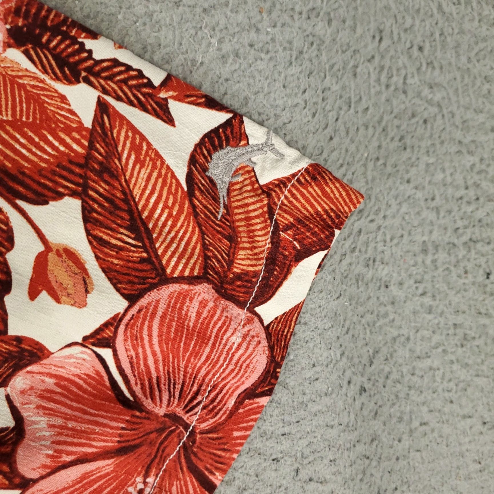 Tommy Bahama Tommy Bahama Shirt Mens M Red Floral Silk Hawaiian Button-Up Shirt Size US M / EU 48-50 / 2 - 4 Thumbnail